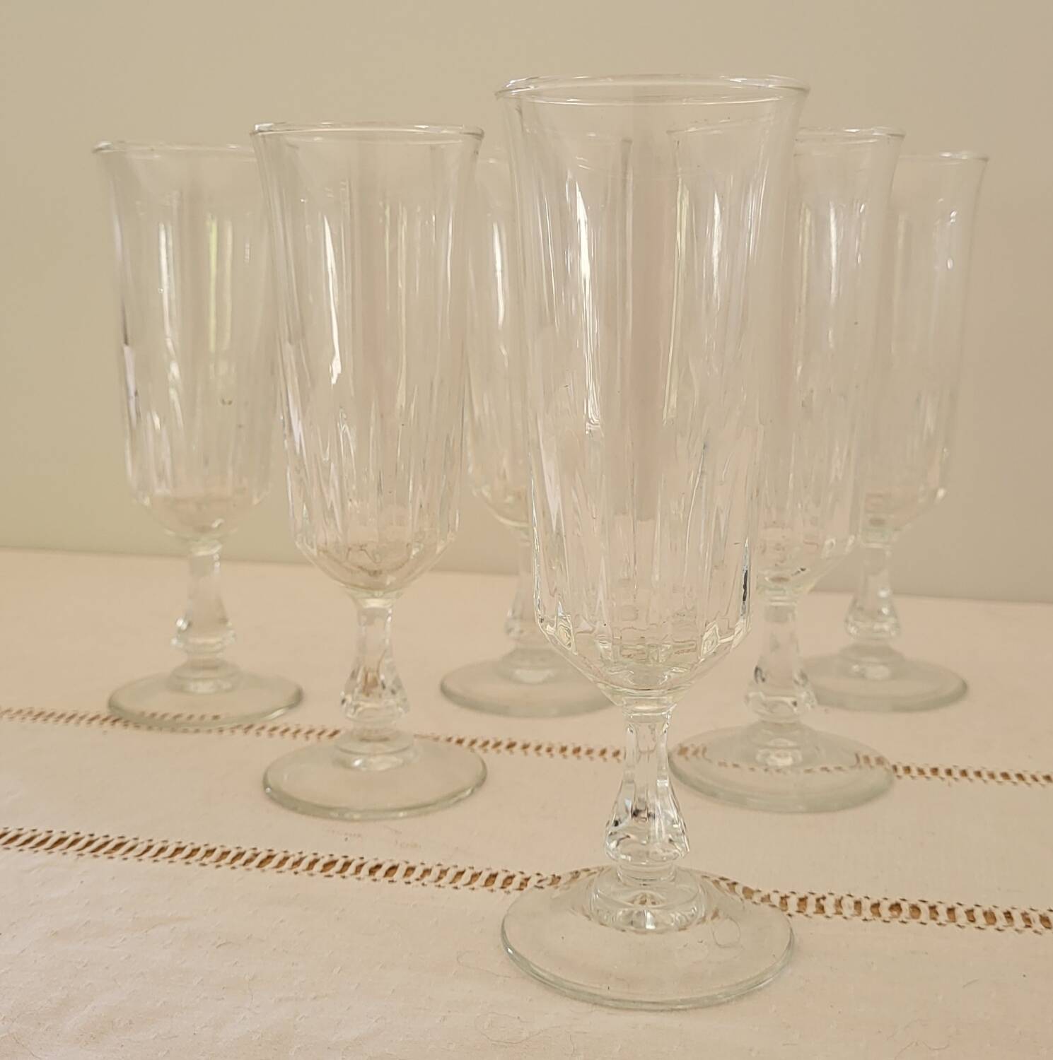 Coupes à champagne en verre ciselé