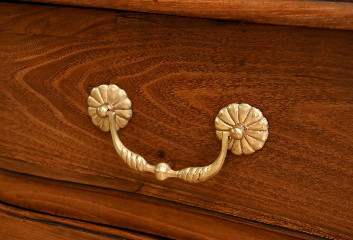 Acacia chest of drawers, Louis XV period – 2nd part of the 18th century