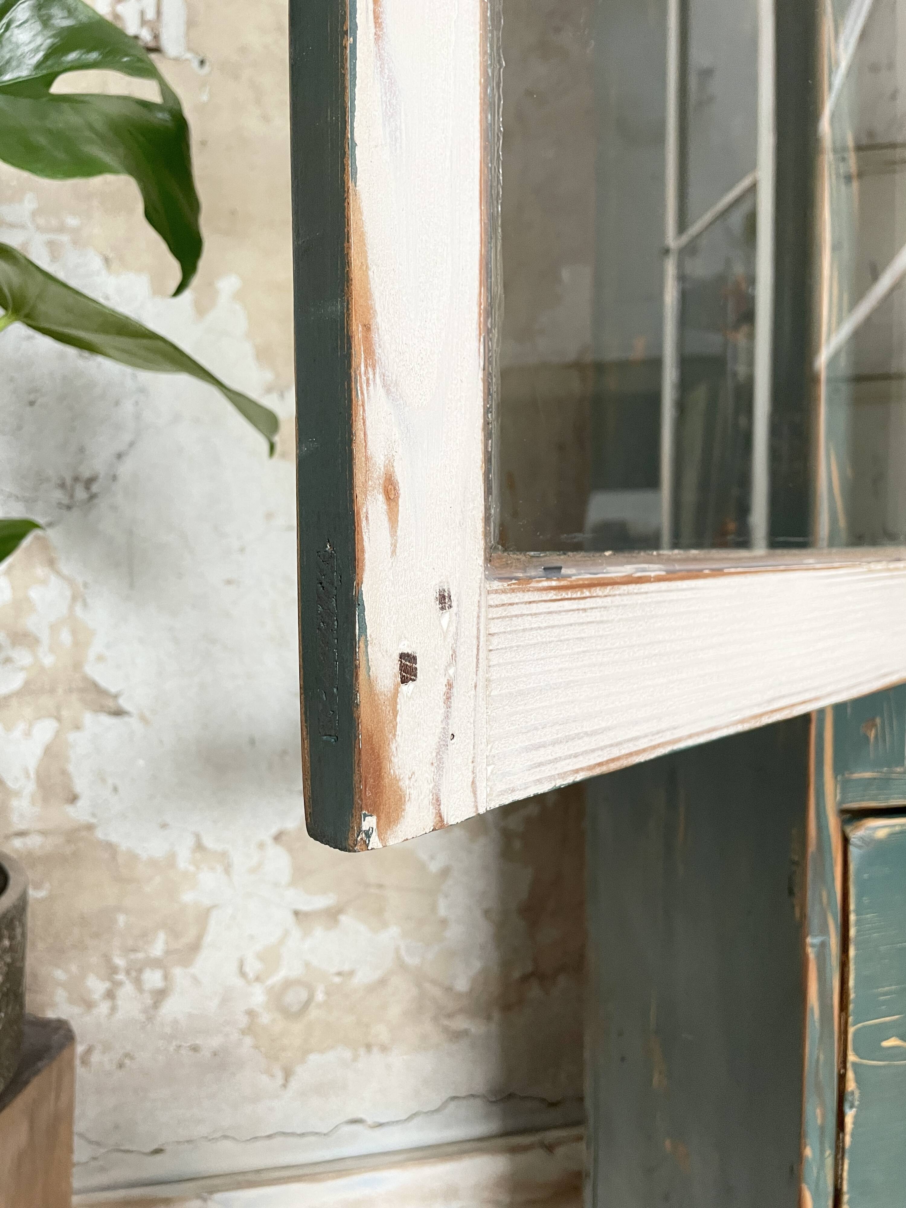 Furniture of trade showcase, around 1900.