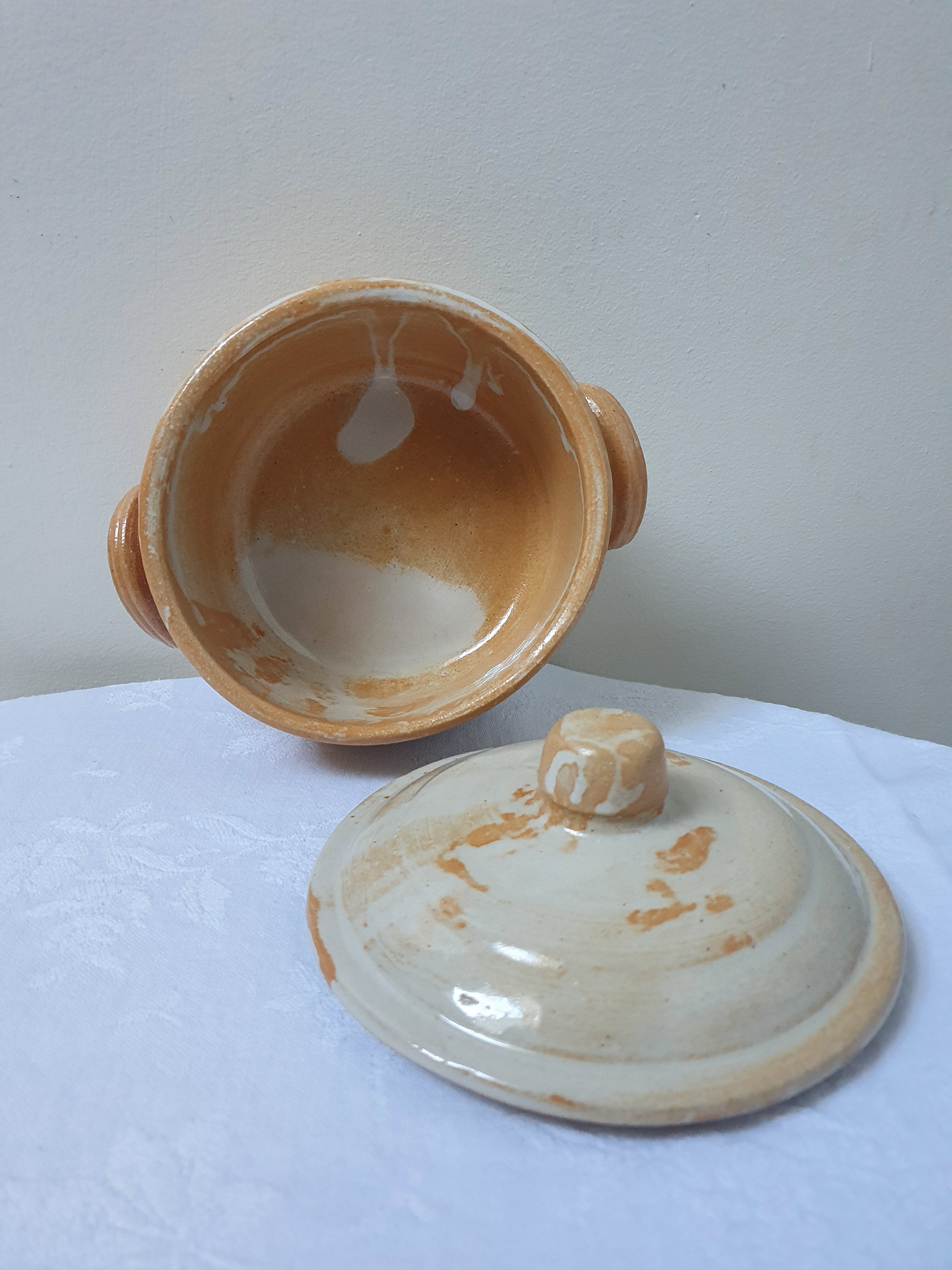 Ceramic pottery