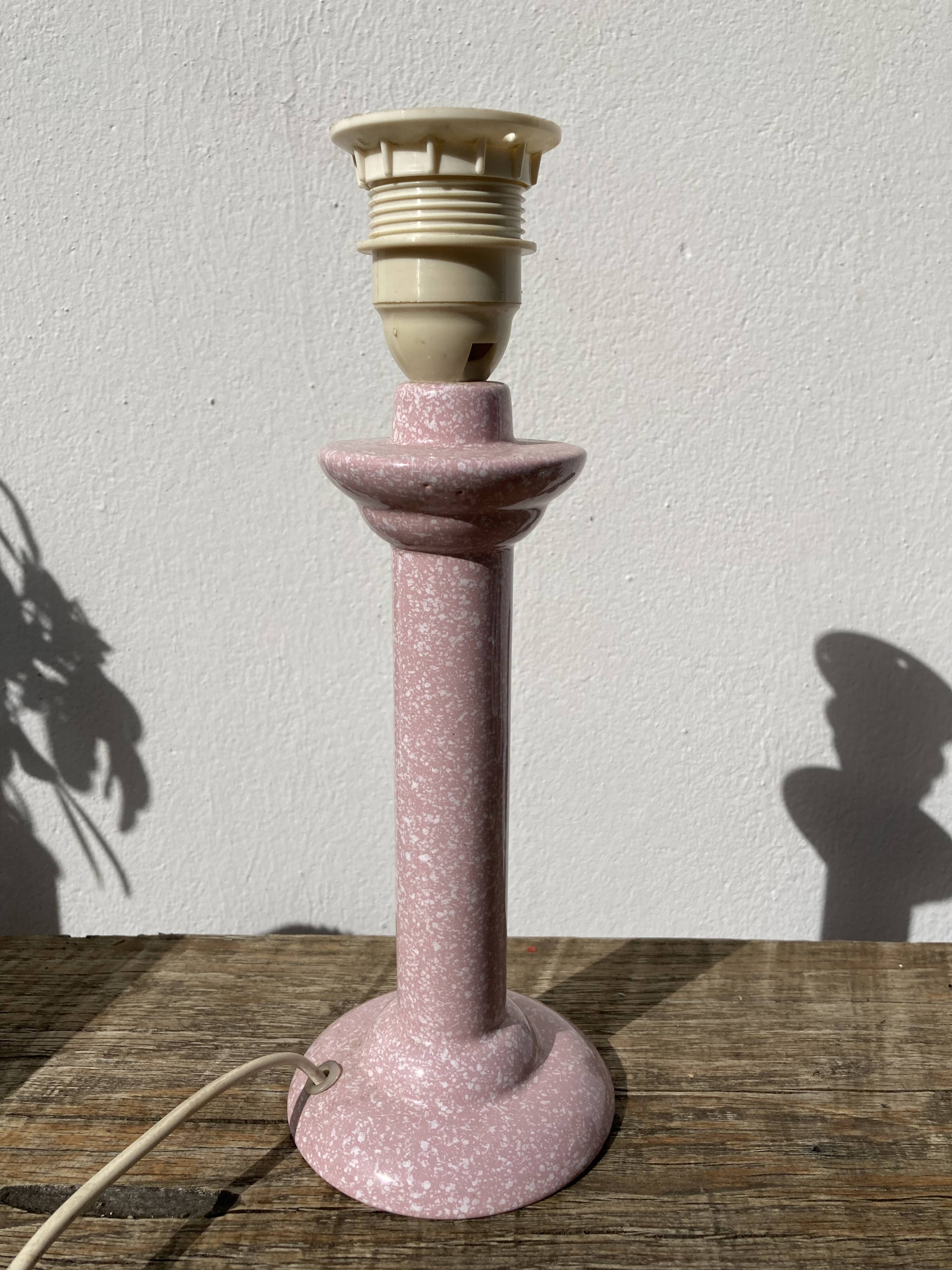 Lampe de chevet rose 1980 moucheté blanc abat jour plissé vert