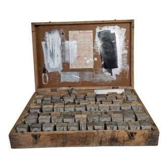 Coffret de lettres et chiffres vintage pour les plaque immatriculation