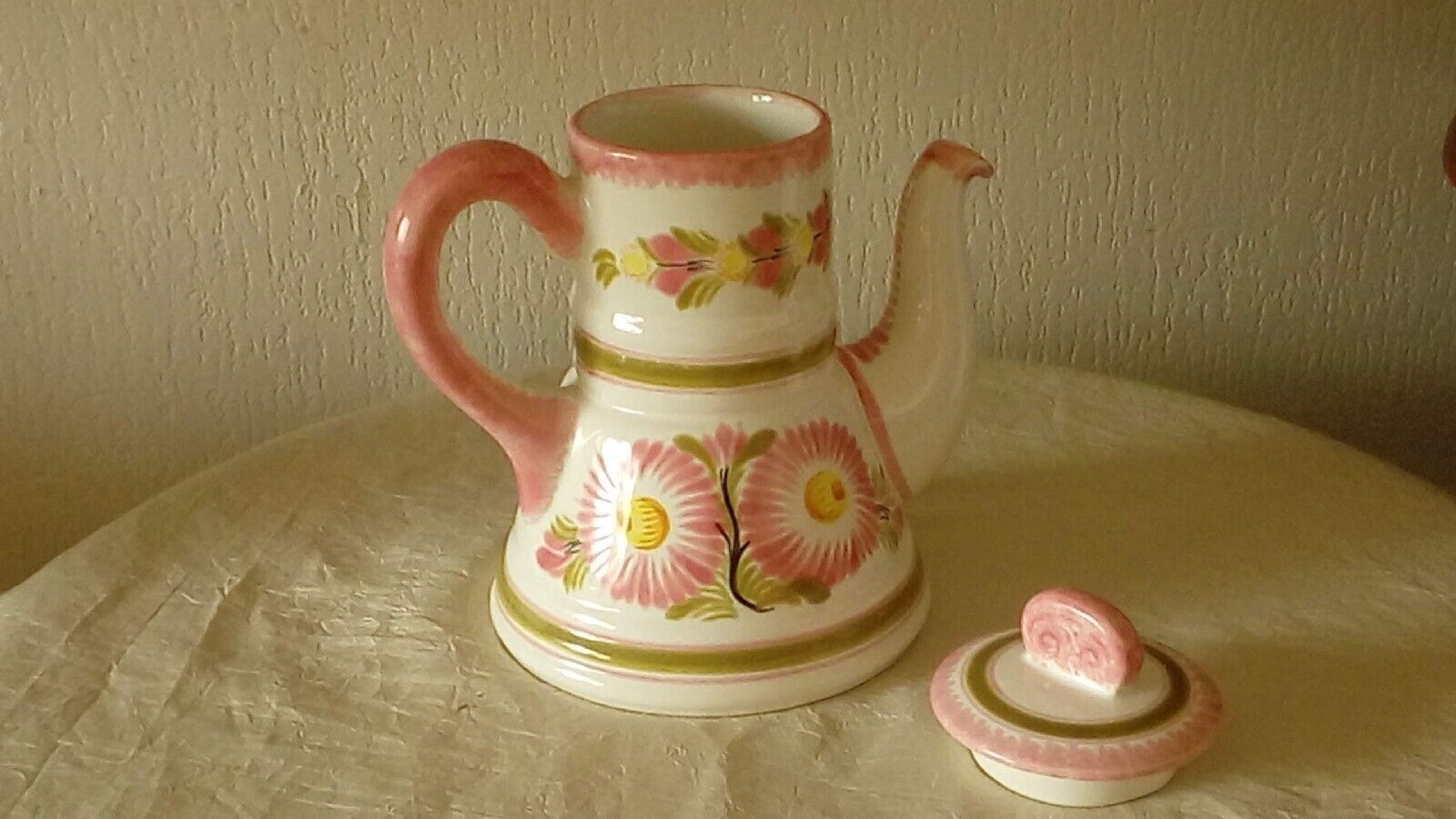 Cafetiere en faience Henriot Quimper rose