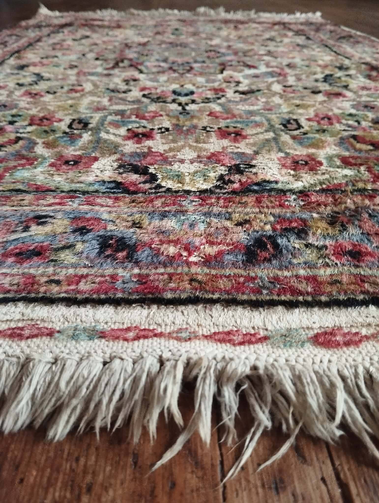 Handmade Pakistani wool and silk rug 122x77cm