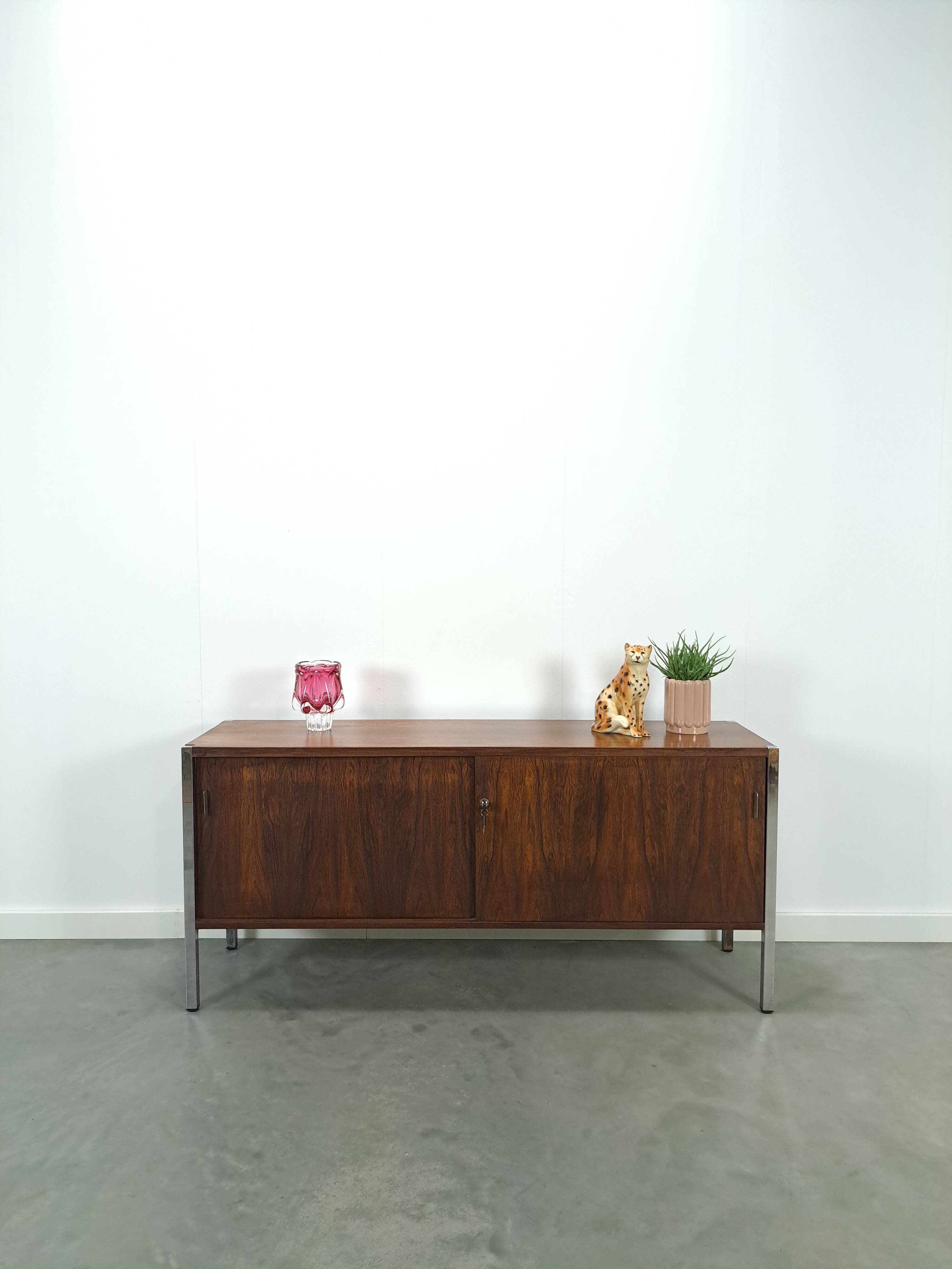 Enfilade en palissandre plus fin avec chromen poten, vintage kast