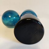 Bouteille en verre bleue