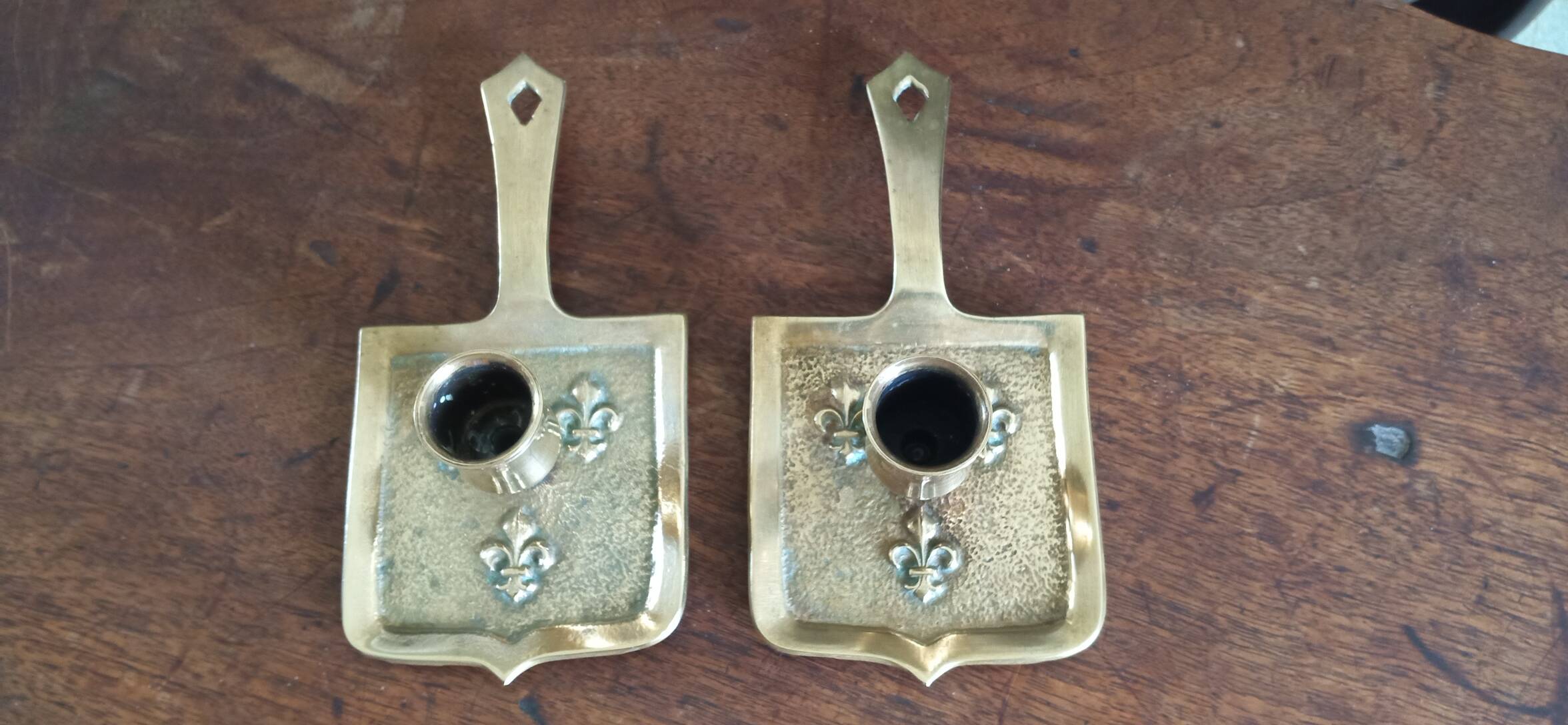 Pair of bronze candlesticks, fleur-de-lis