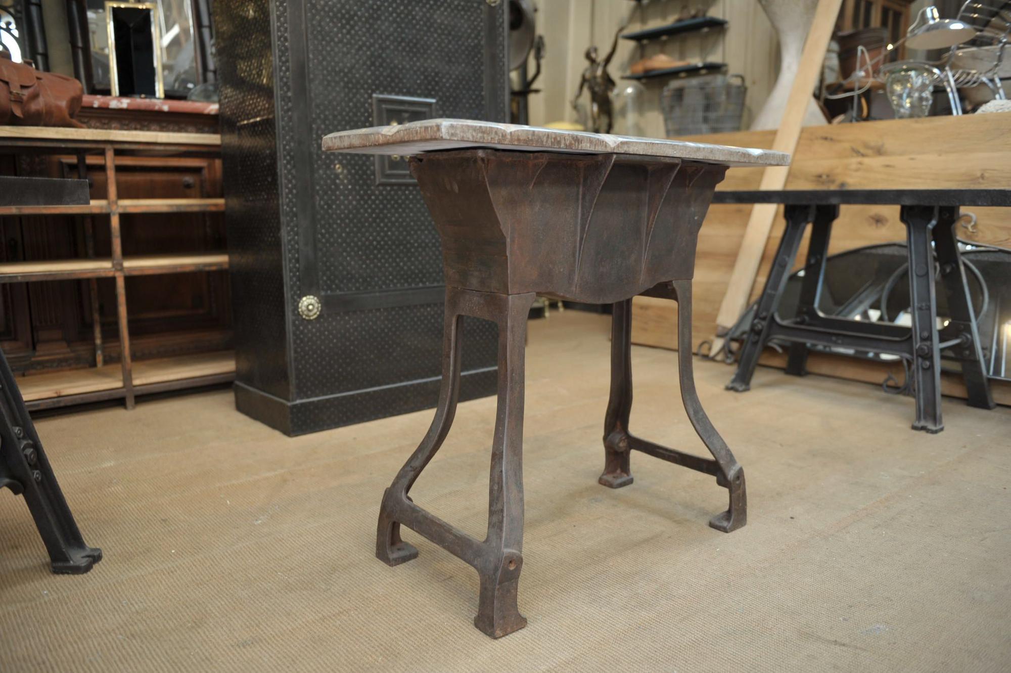 Industrial Console Fonte 1930 blue stone tray