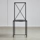 Chaise de salle à manger italienne postmoderne en cuir noir en forme de « X », années 1980
