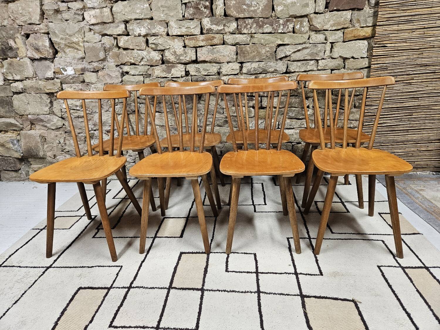 Lot de huit chaises barreaux vintage  bistrot auberge  1960