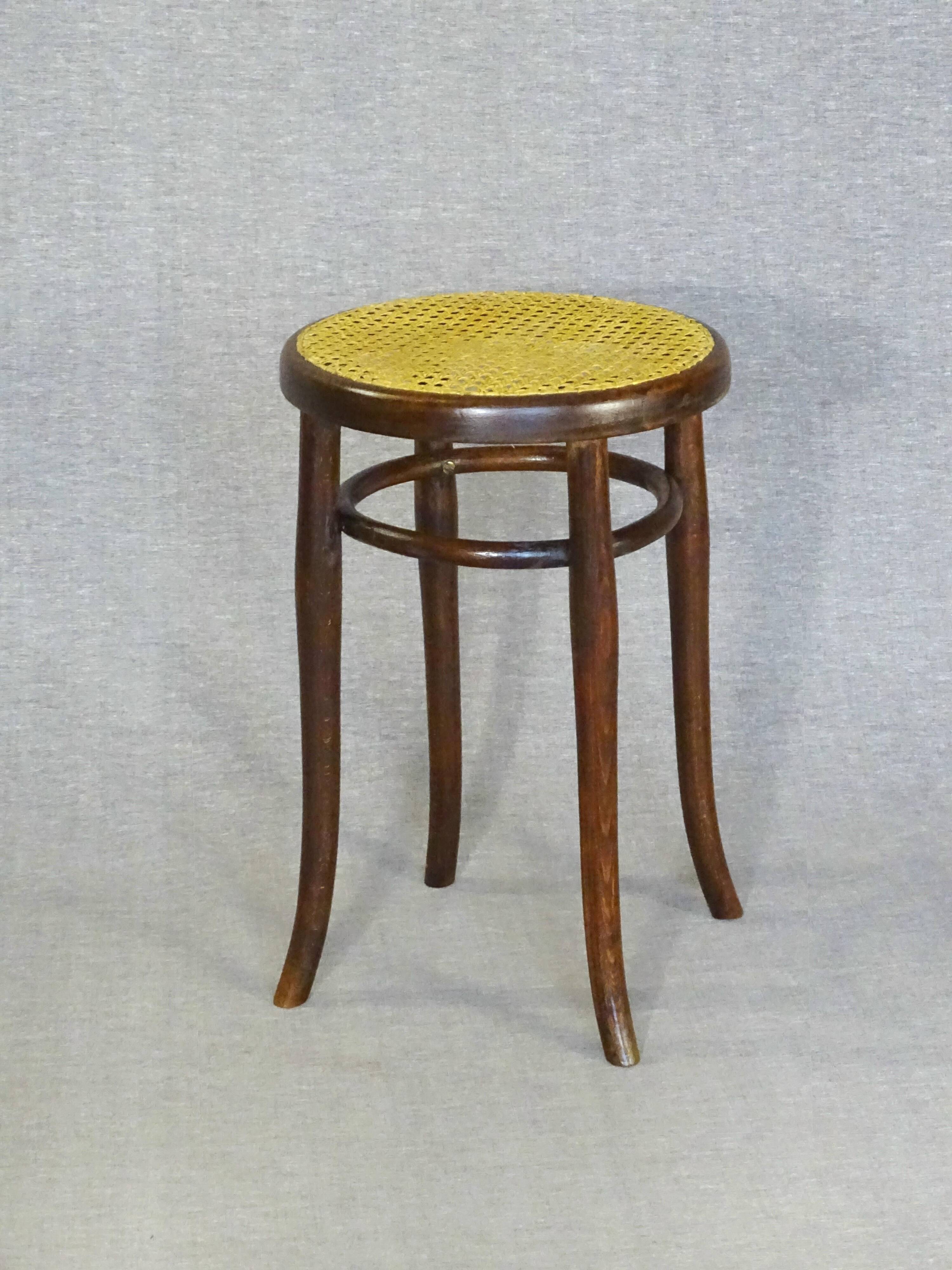 Tabouret bois courbé canné de piano bistrot Thonet 1900