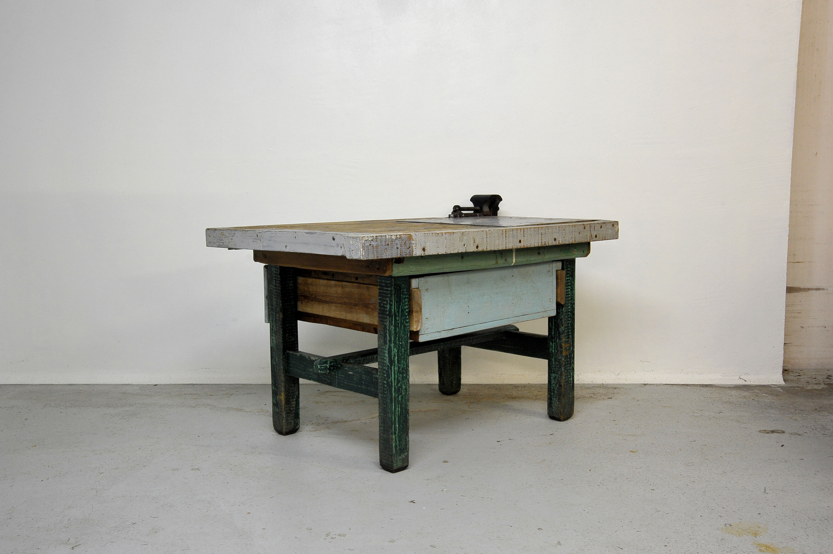 Old solid wood workbench 40/50