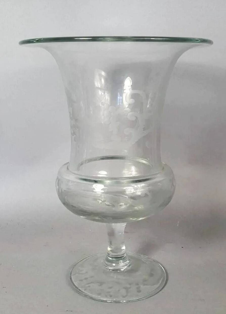 Médicis vase in blown and engraved glass