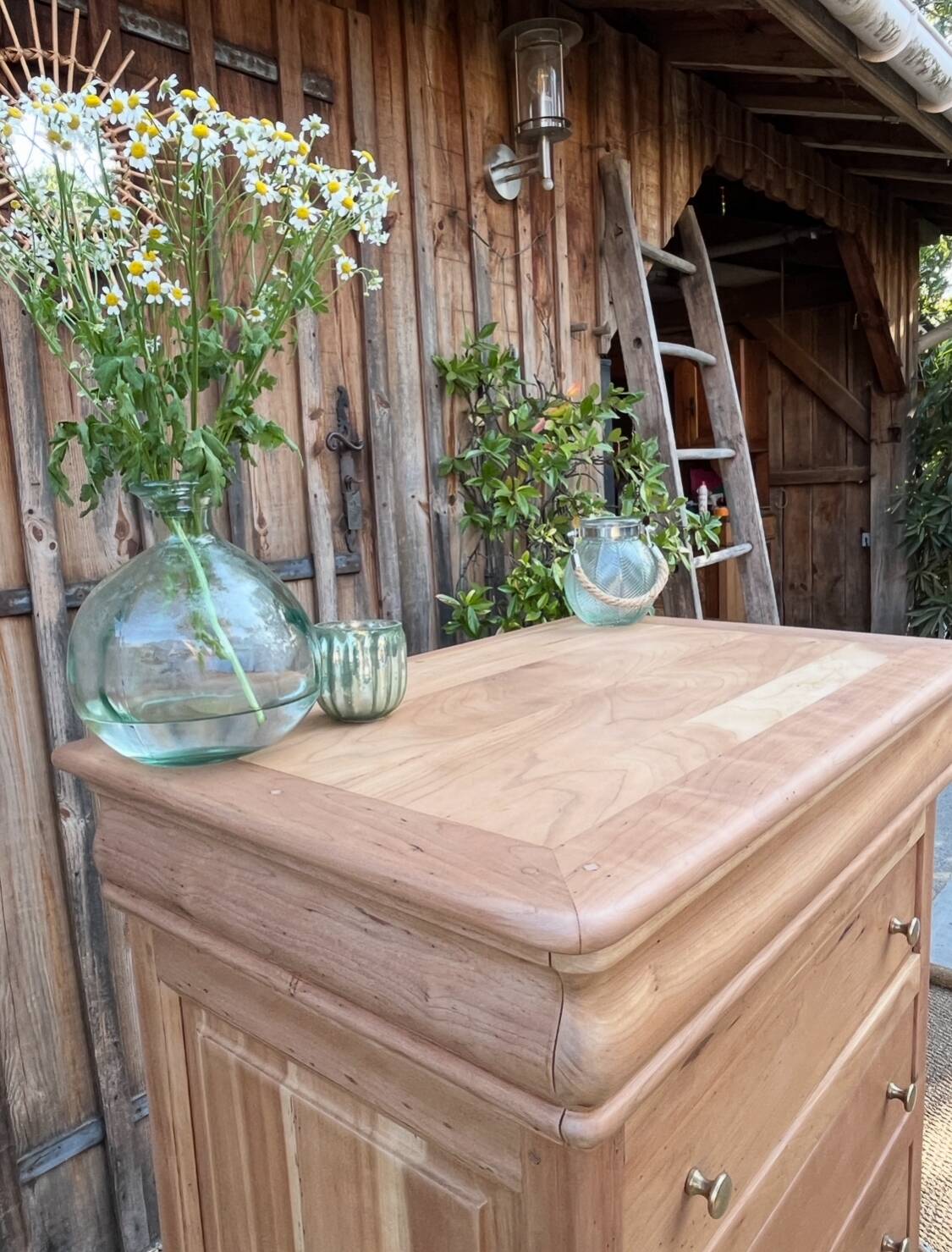 Solid wood chest of drawers