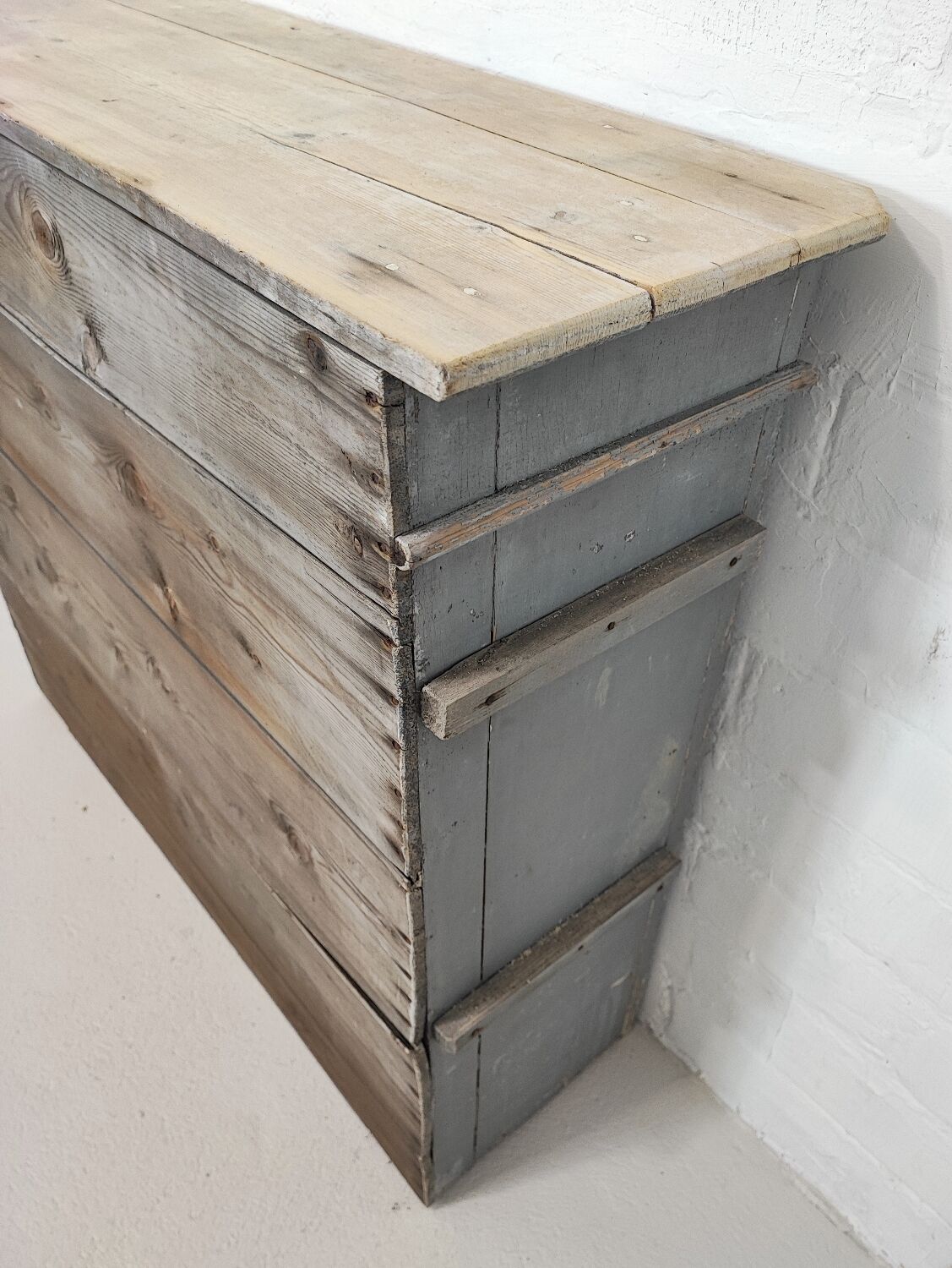 Storage cabinet