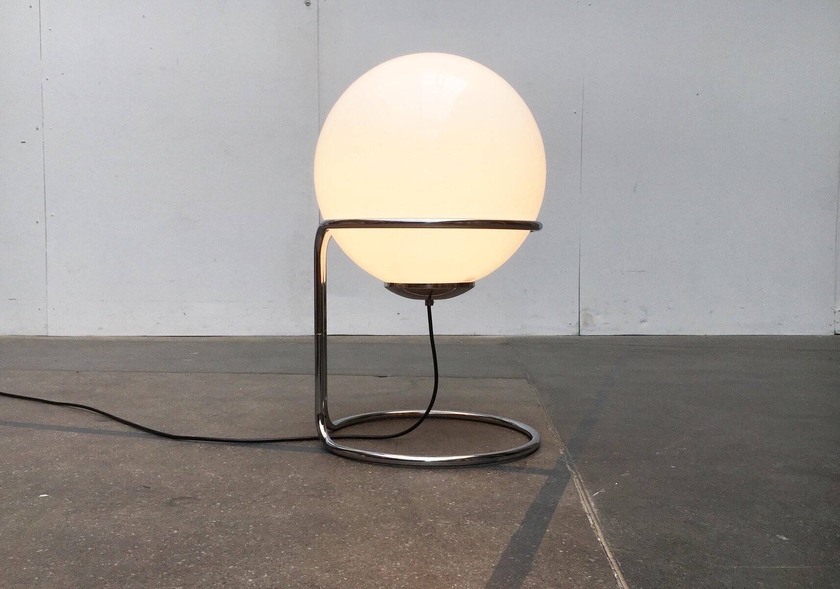 Vintage globe floor lamp in glass and chrome from the space age.