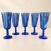 Lot de 5 flûtes à champagne en verre bleu à pied facetté