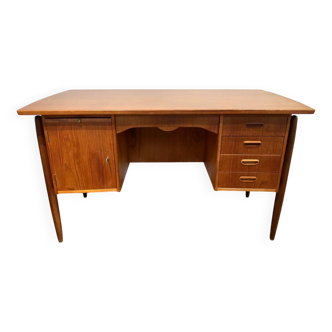 Scandinavian desk