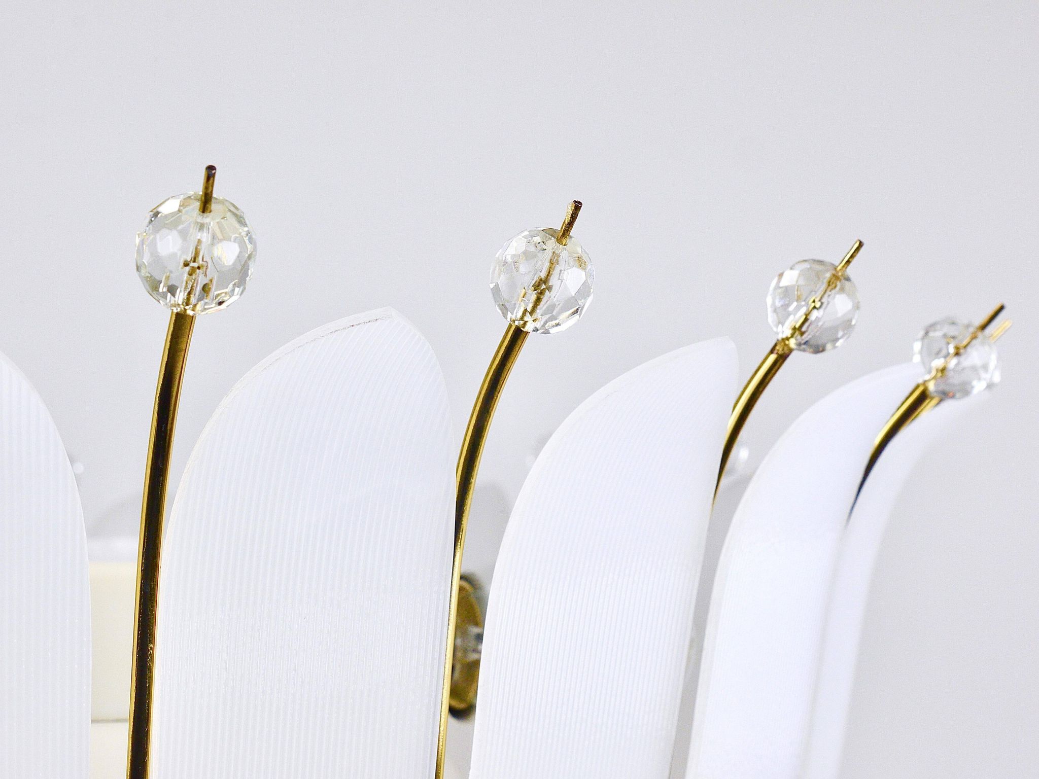 Grand chandelier Rupert Nikoll 27" mid-century brass with leaves, Austria, 1950.