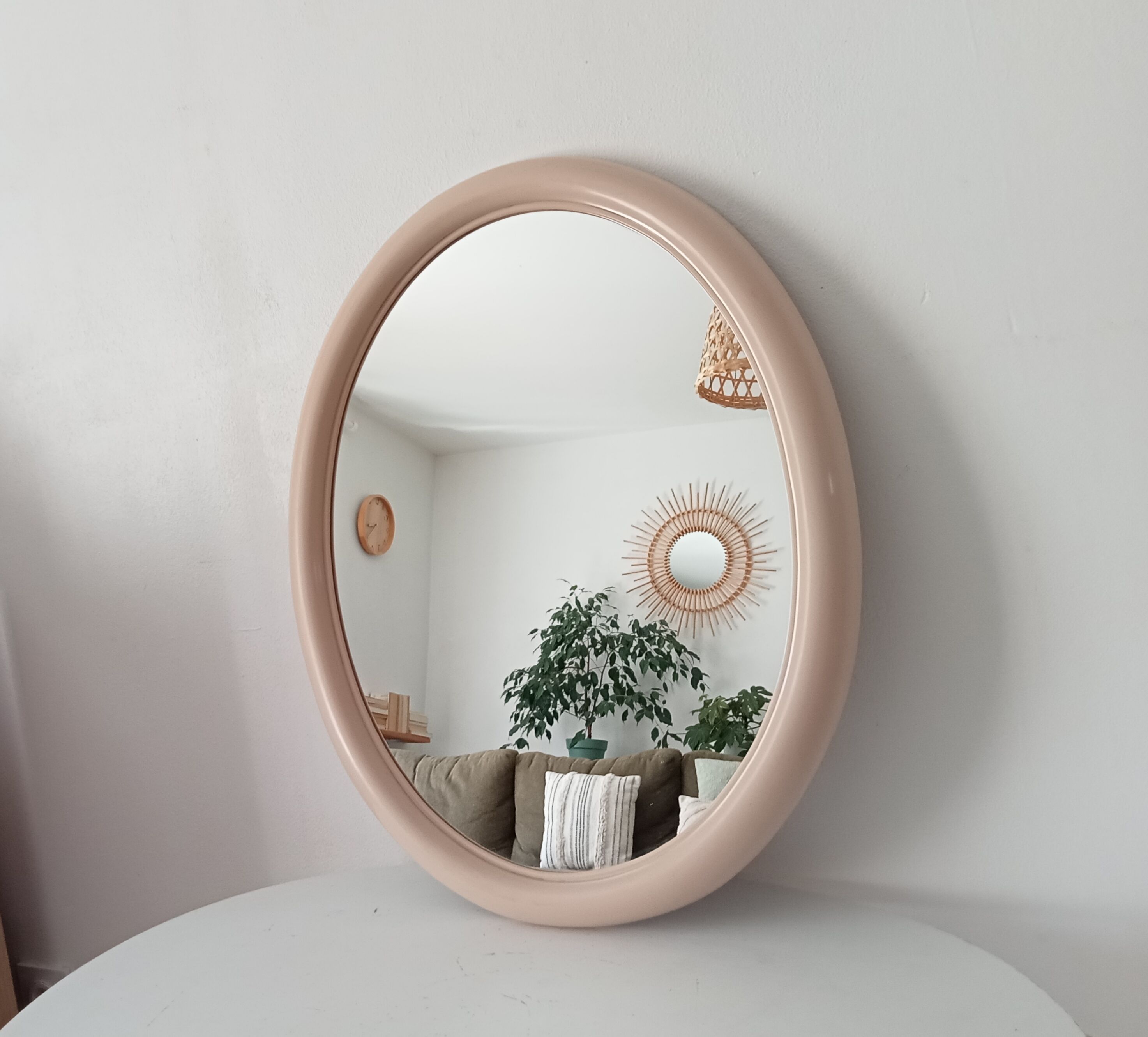 Vintage oval mirror from the 70s.