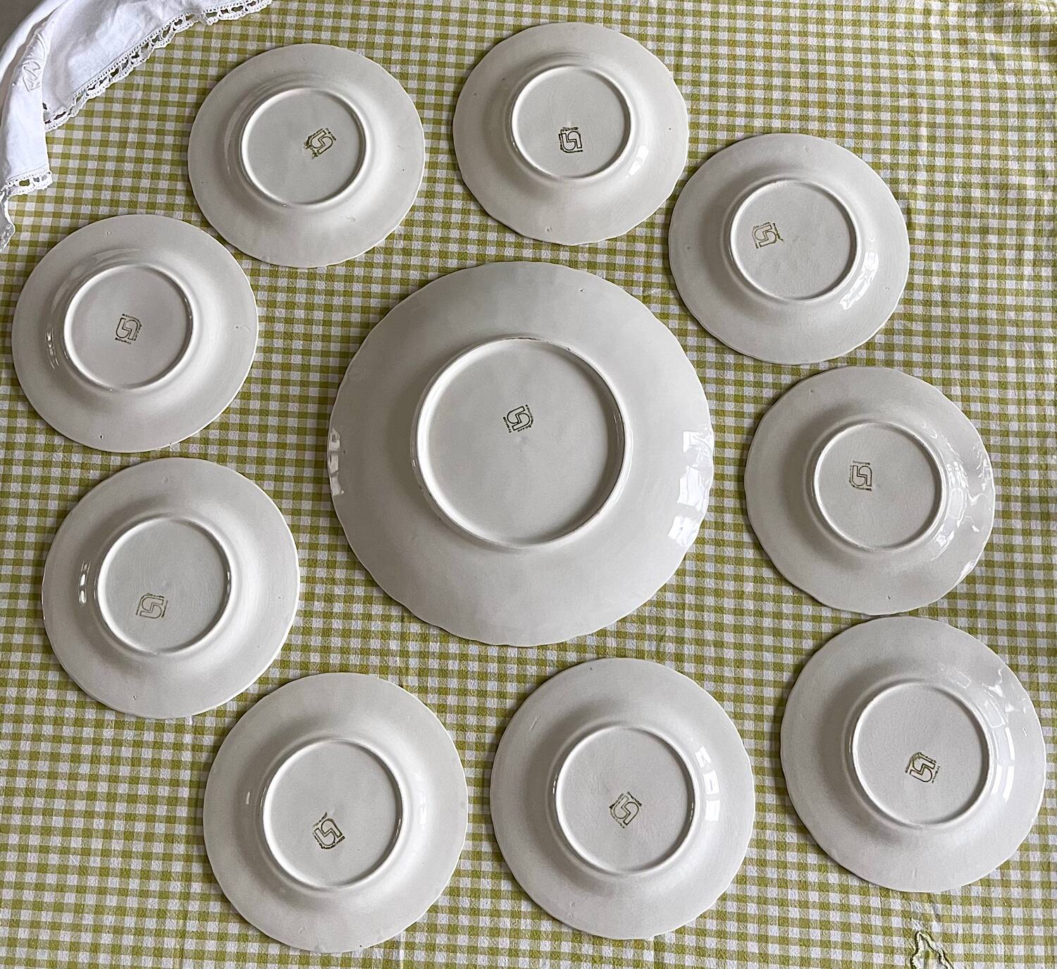 9 dessert plates and 1 barbotine dish from Sarreguemines