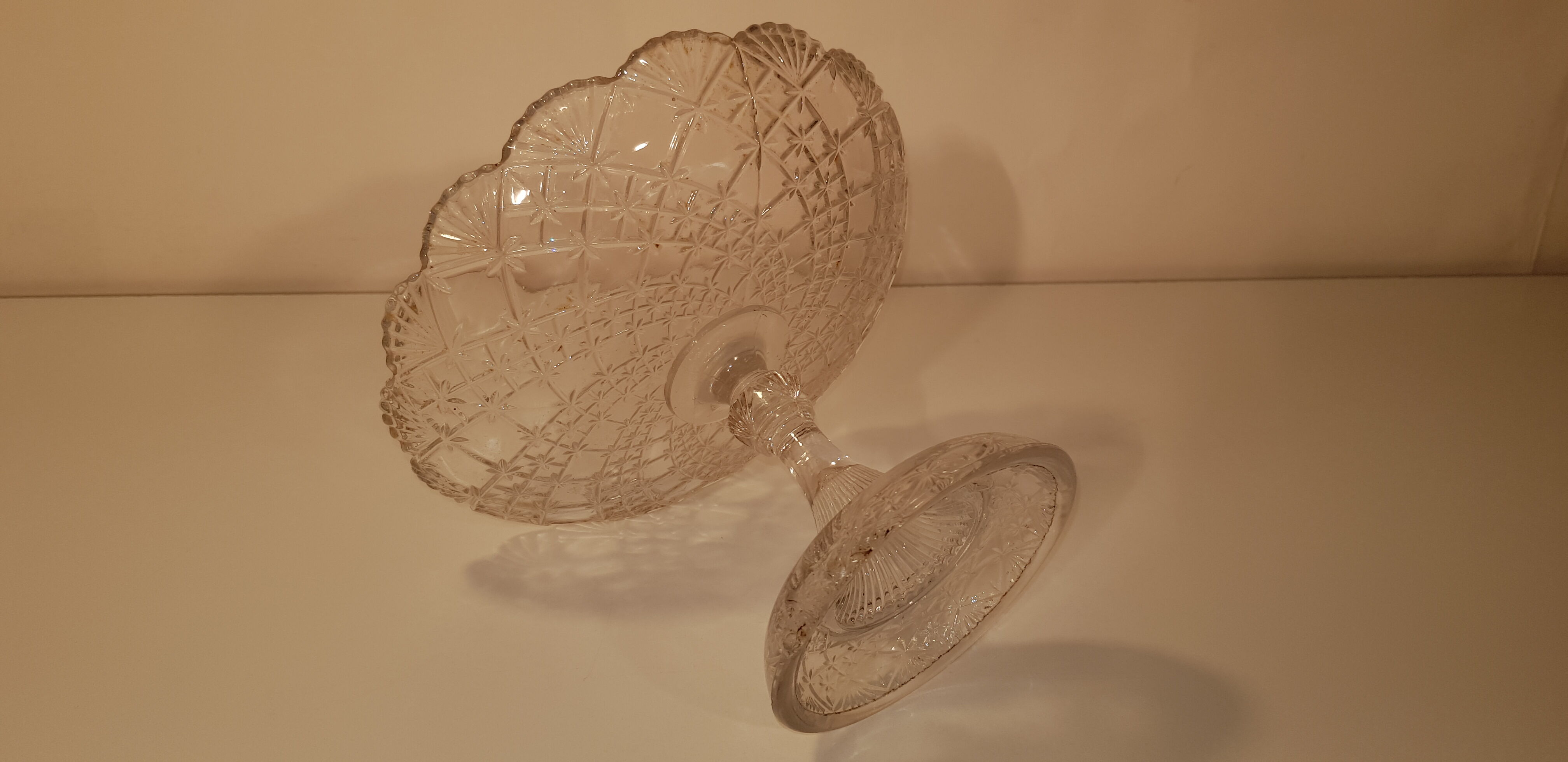 Compotier or cut in chiseled glass