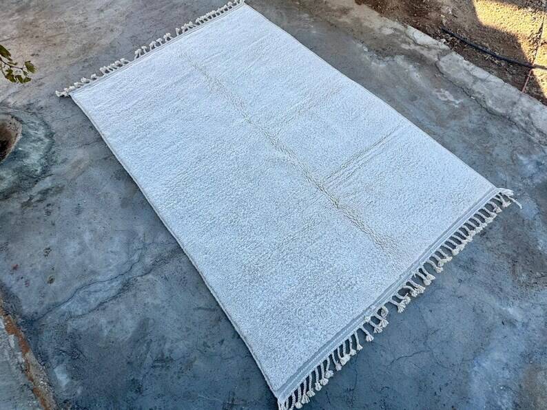 Simple white handmade rug 250cm x 150cm