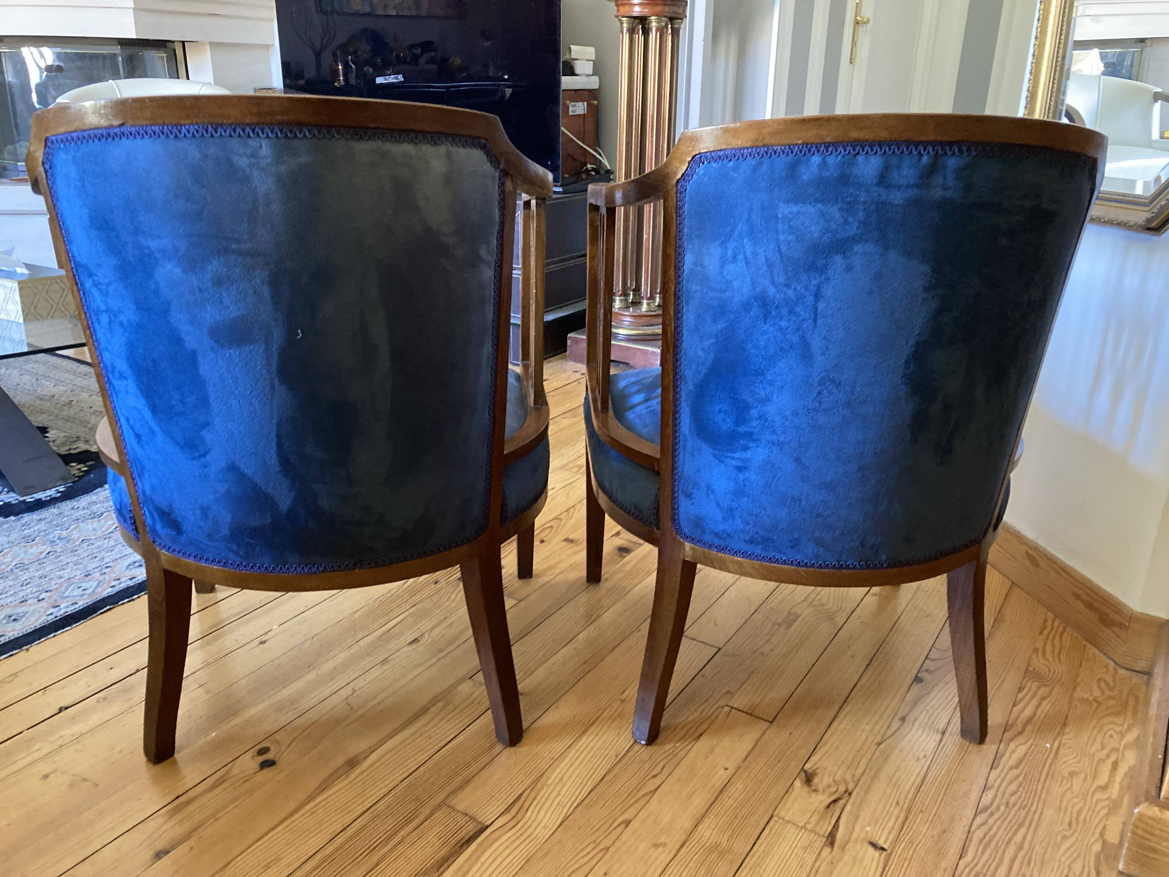 Beautiful pair of antique armchairs in excellent condition at a low price