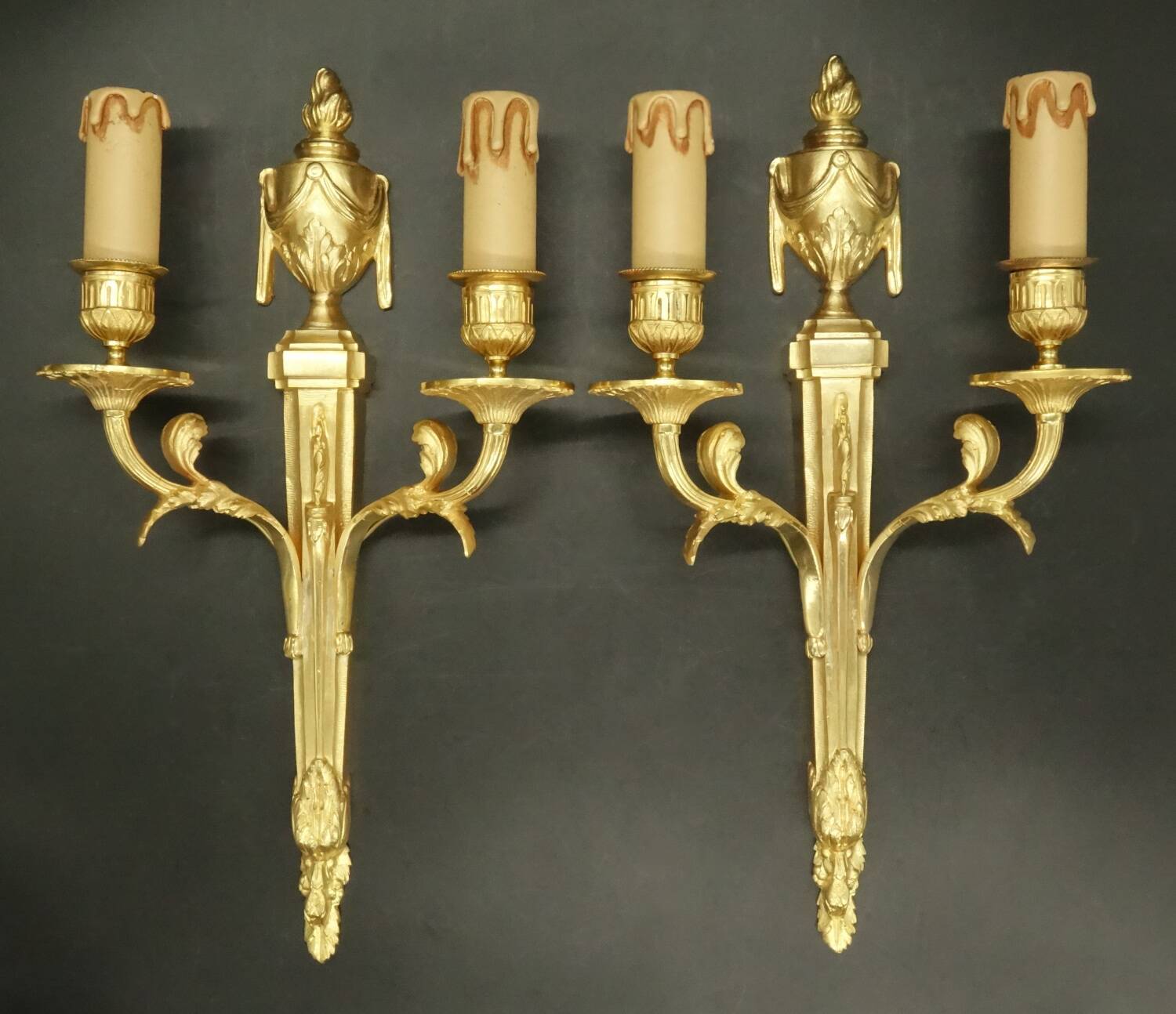 Pair of large Louis XVI style wall lights from the 19th century - gilded bronze
