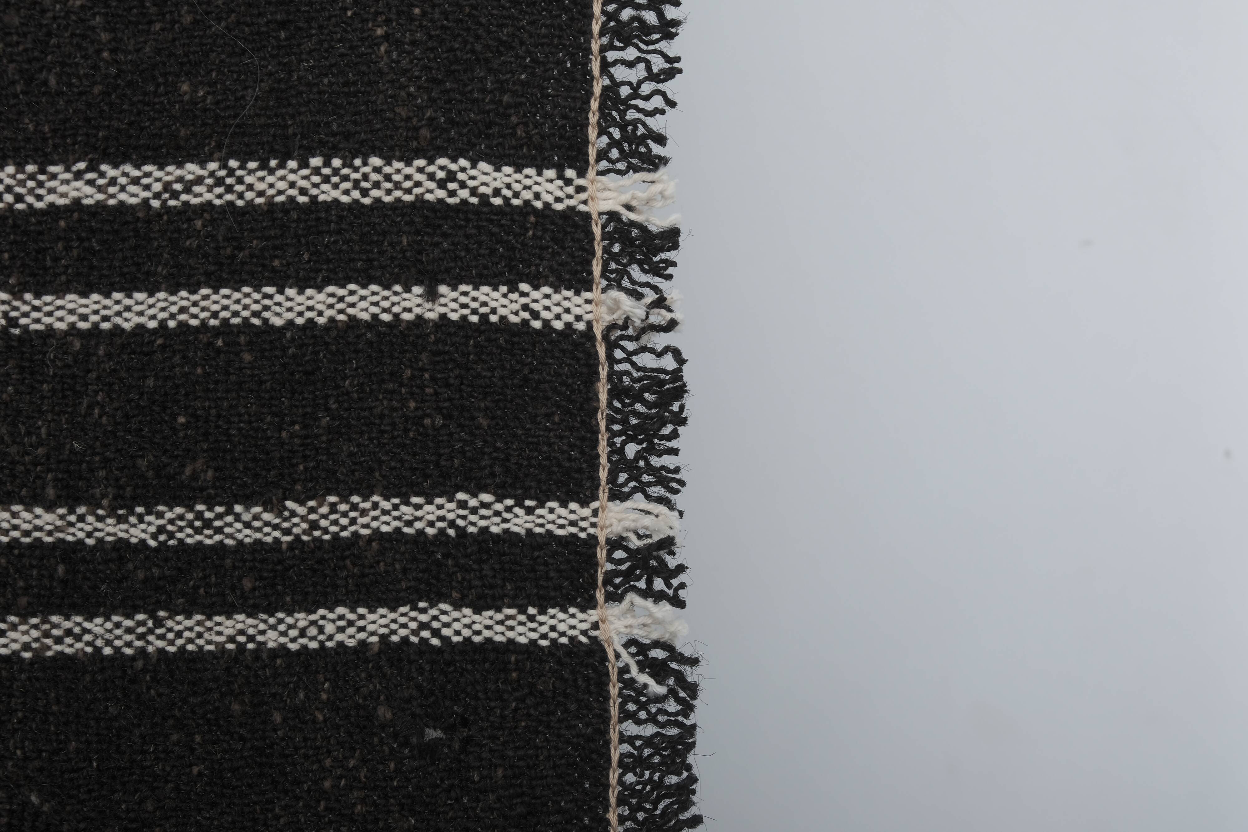 Vintage Turkish rug from Oushak, handwoven 336x388 cm