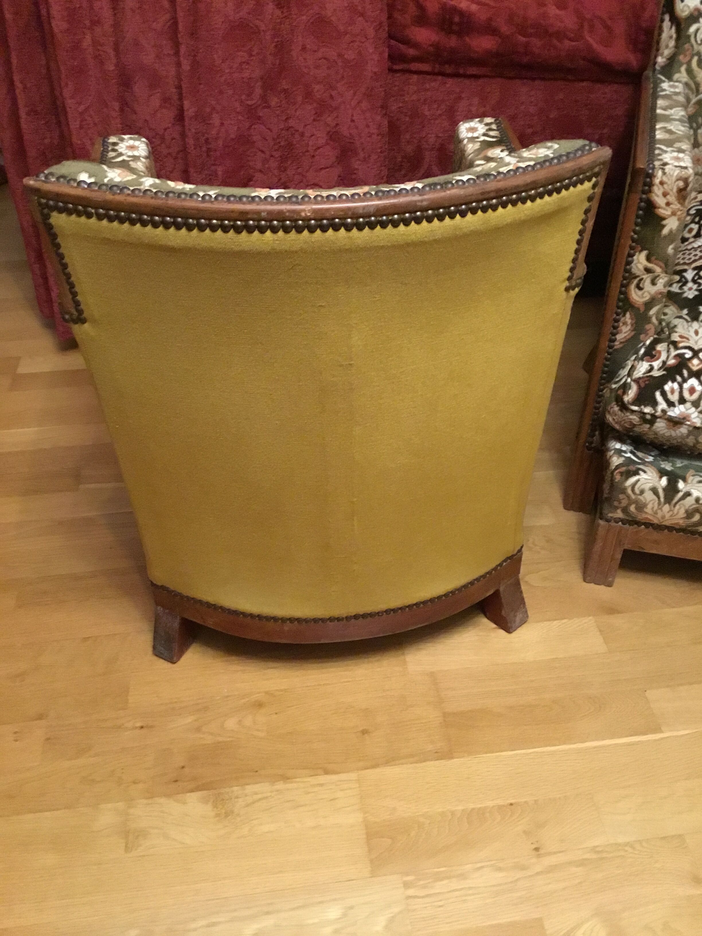 Pair of armchairs 6 feet