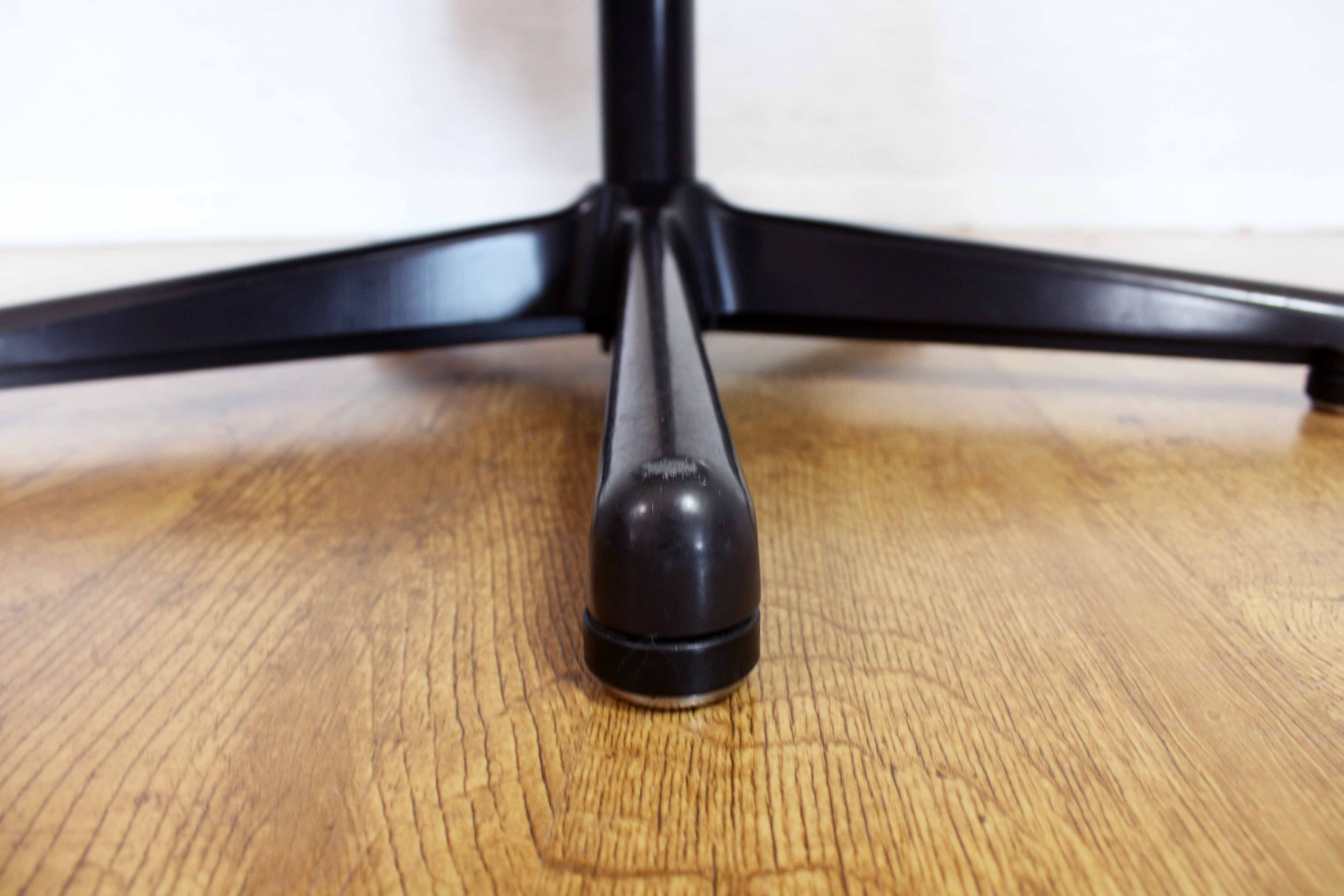 Stoll Giroflex conference chair in leather and 1960s wood