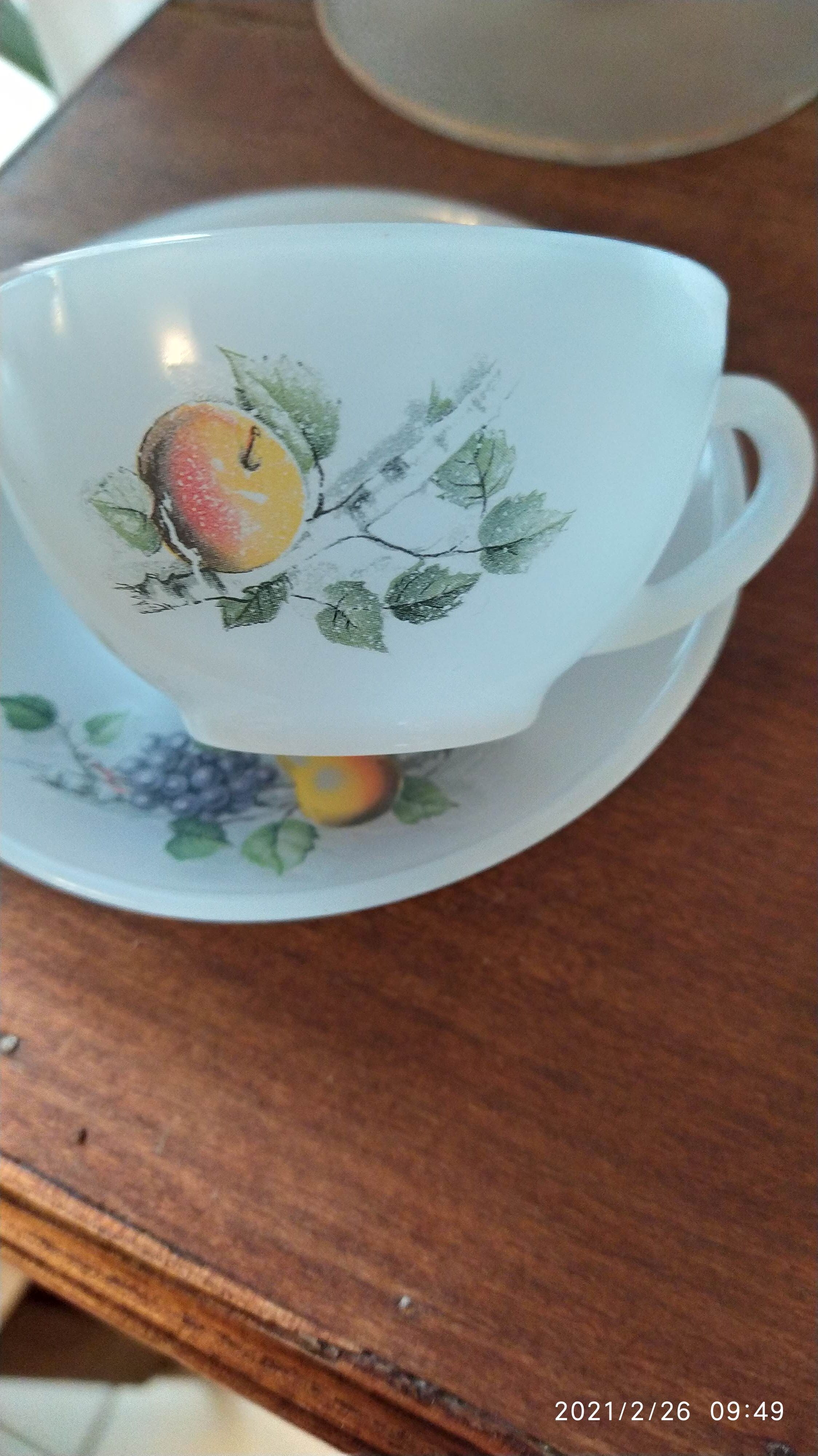 Series of 5 cups and under cups Arcopal summer fruit decoration