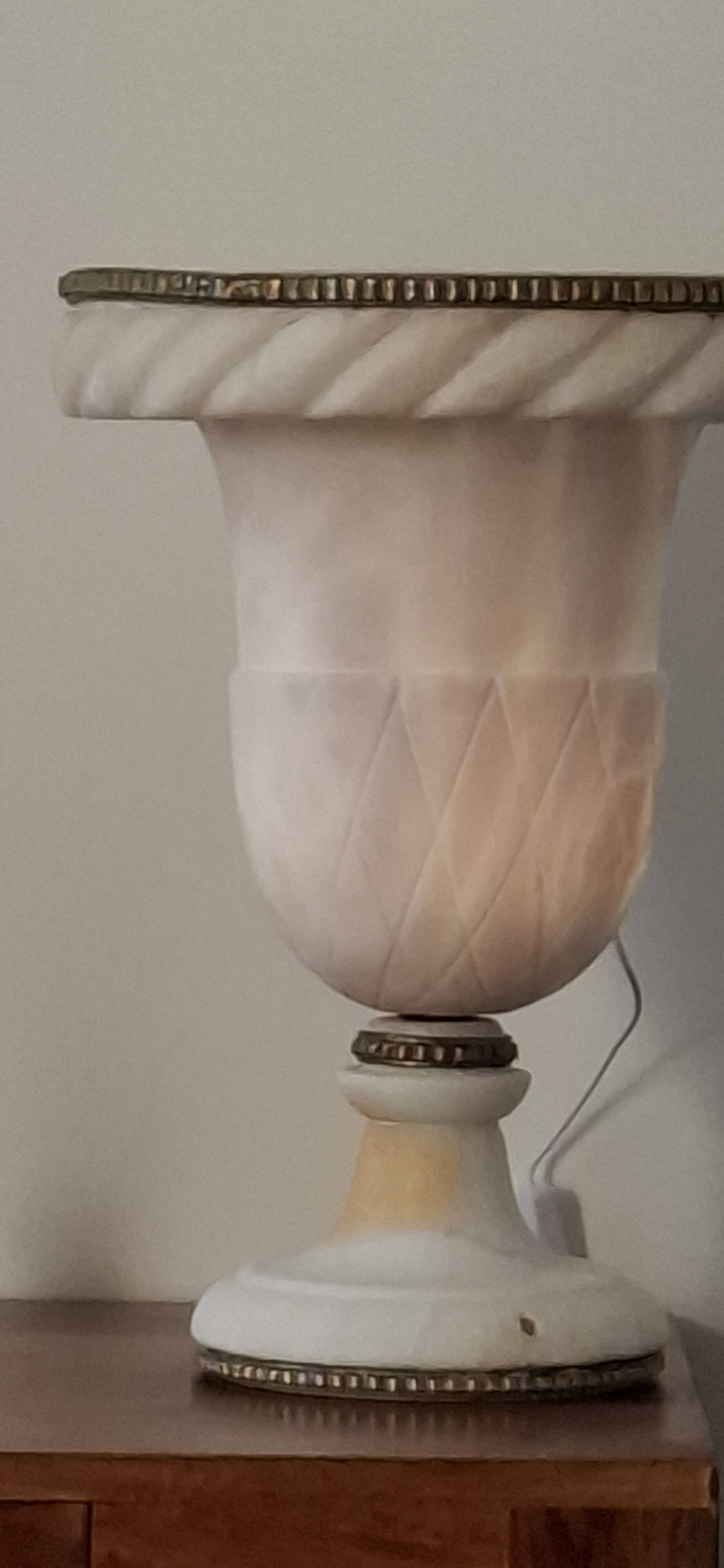Ancient Médicis vase in alabaster and bronze fittings.