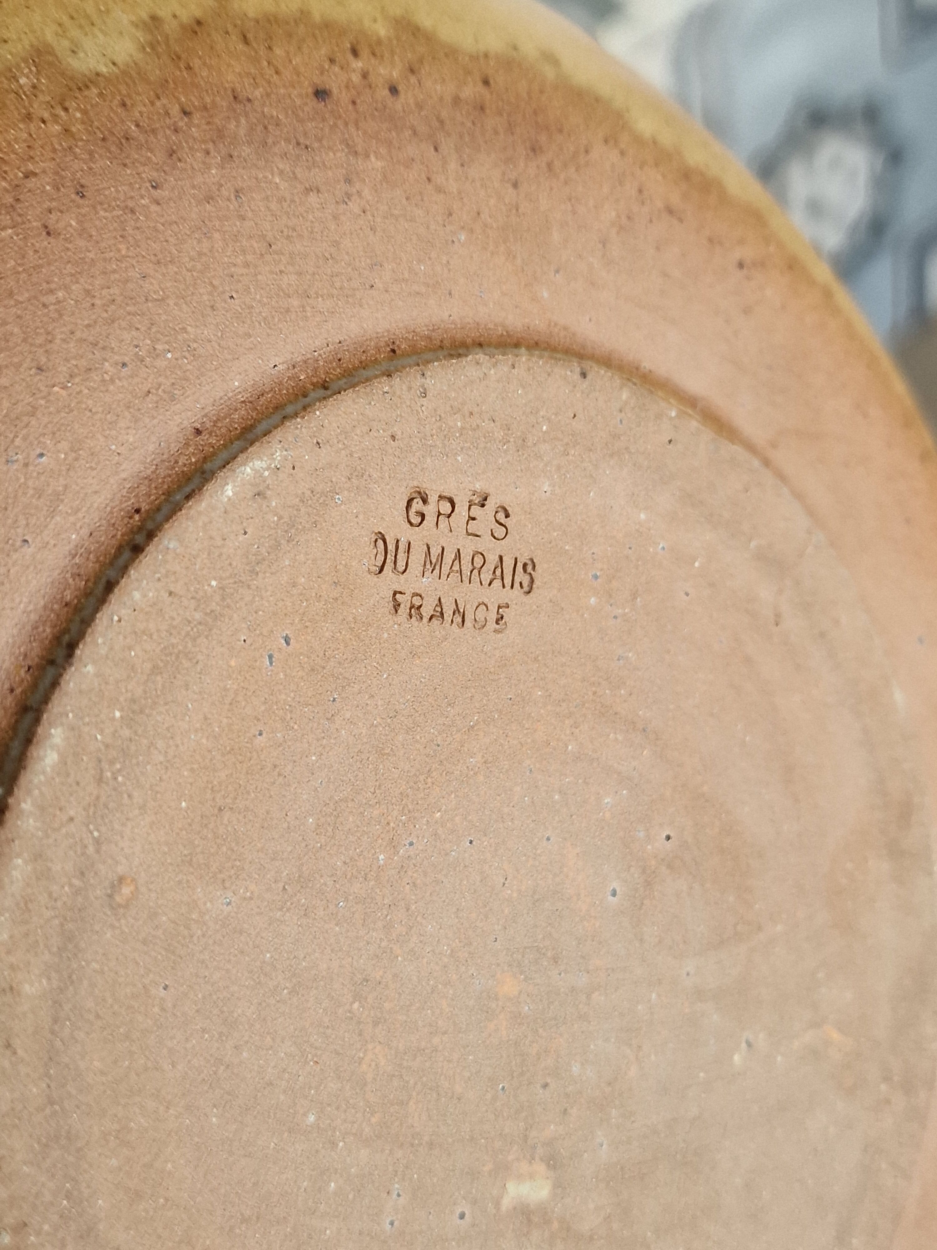 Salad jatte in Marais sandstone