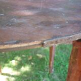 Table ronde en bois cerclée ancienne