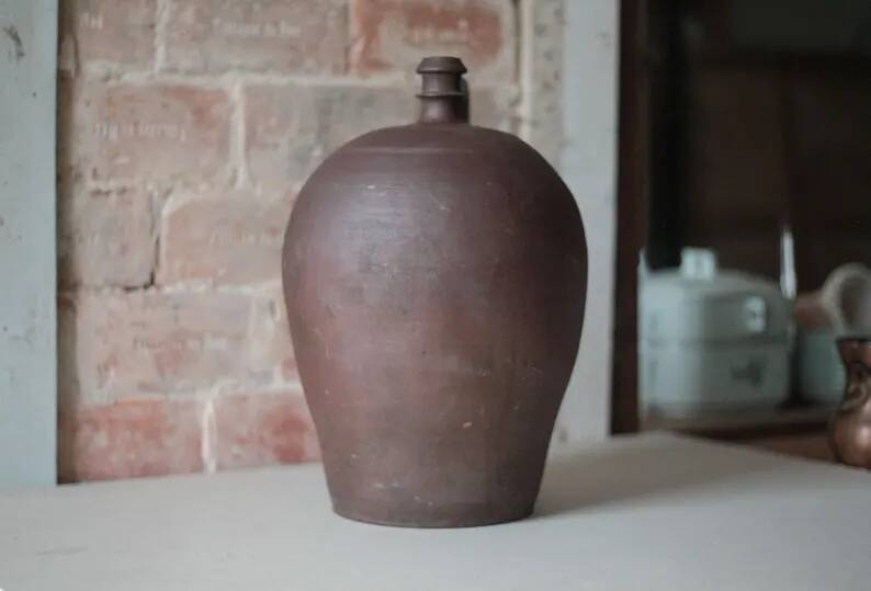 Old handled pot, antique pot, handled jar, interior decoration, collection, pottery.