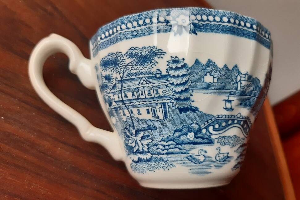 Set of 4 vintage Myott Staffordshire "Tonquin" coffee cups