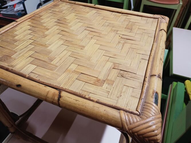Petite table d'appoint carrée en bambou  - vintage