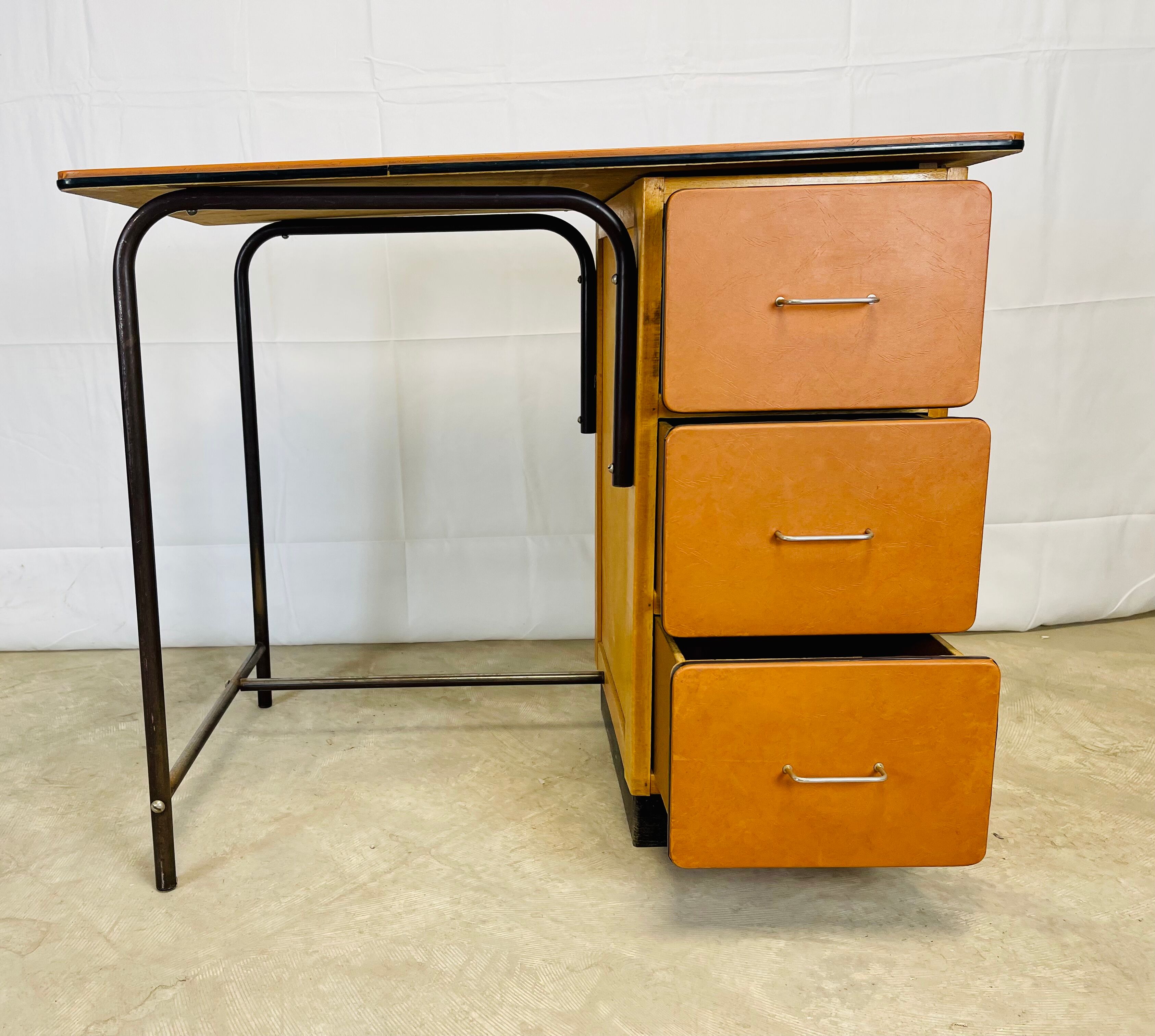 Bureau et chaise eyrel