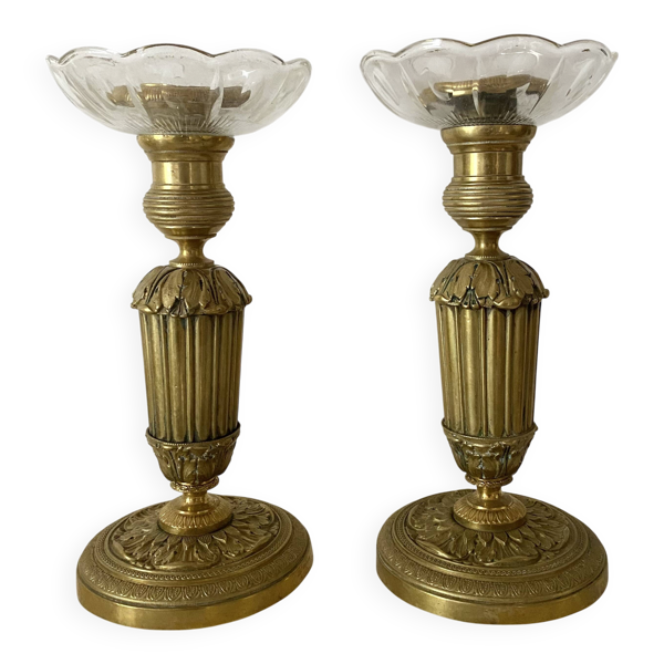Bougeoirs anciens en laiton avec bobèche de verre — Beyit