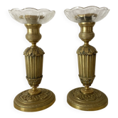 Bougeoirs anciens en laiton avec bobèche de verre