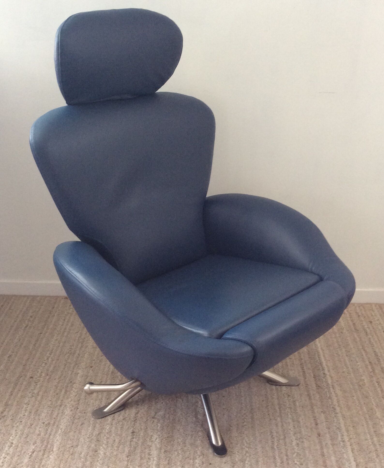 K10 Dodo Cassina heating chair by Toshiyuki Kita