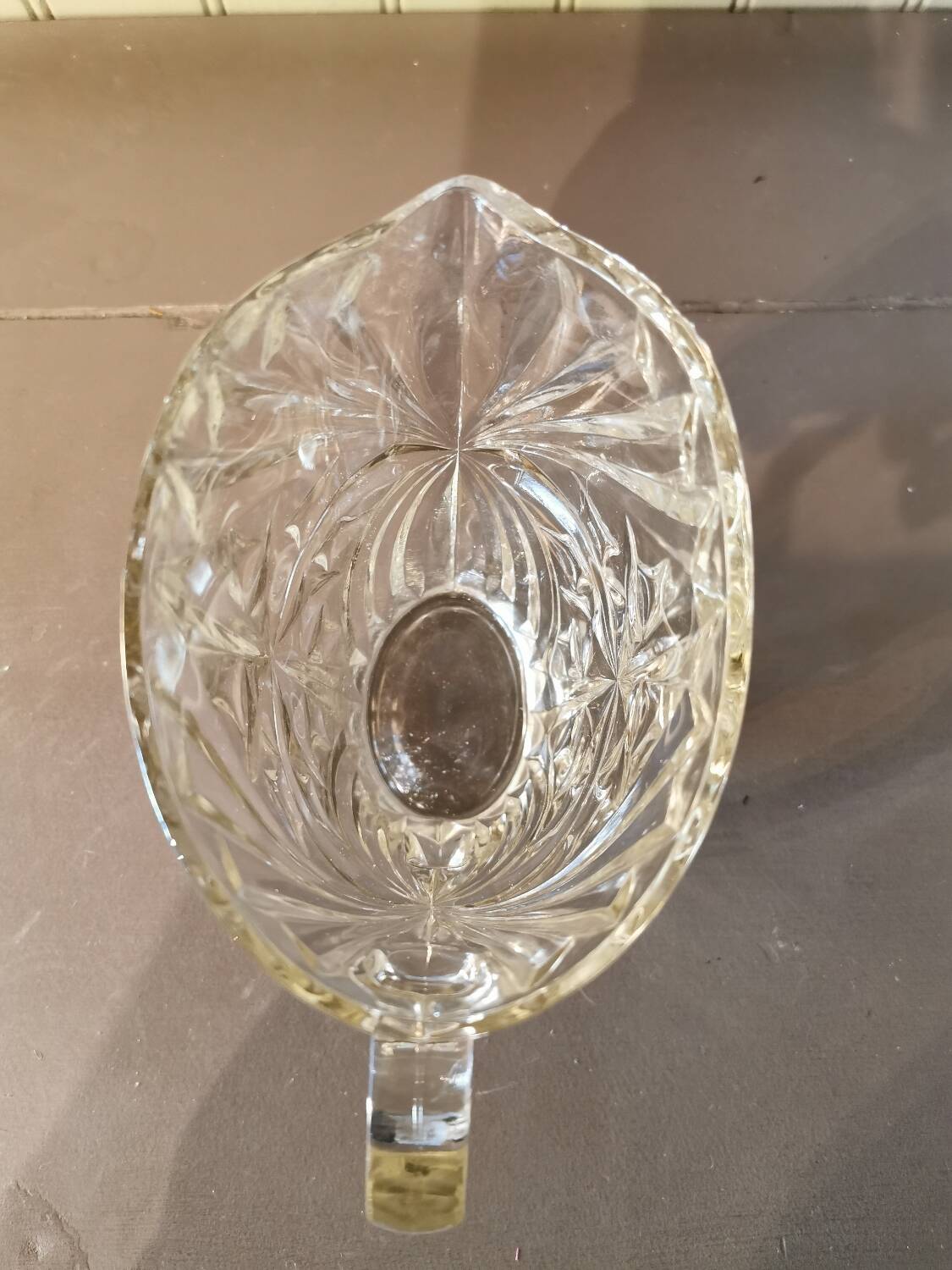 Pichet vintage en verre moulé