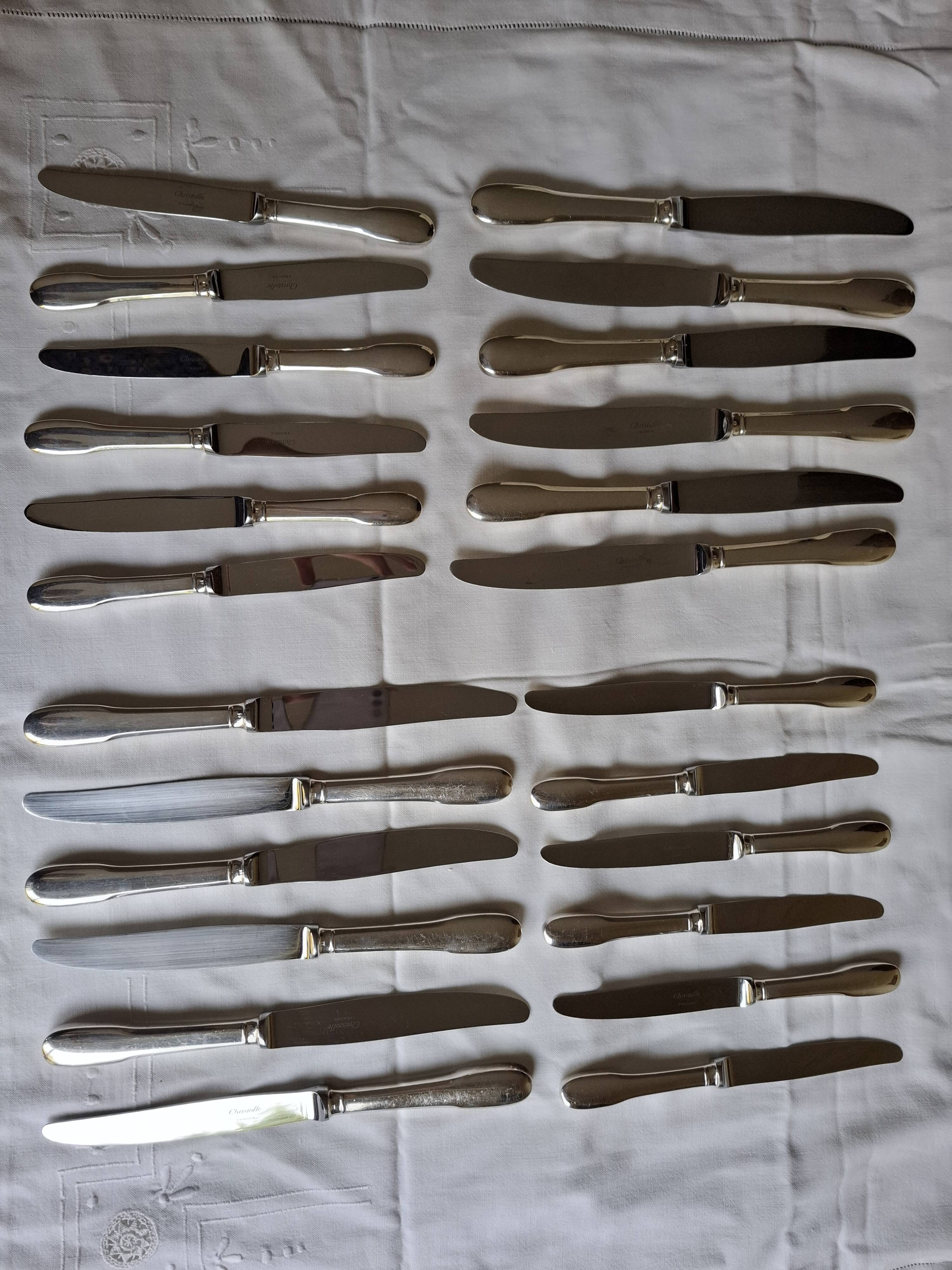 24 silver-plated Christofle Cluny Uniplat Vieux-Paris knives (2 x 12)