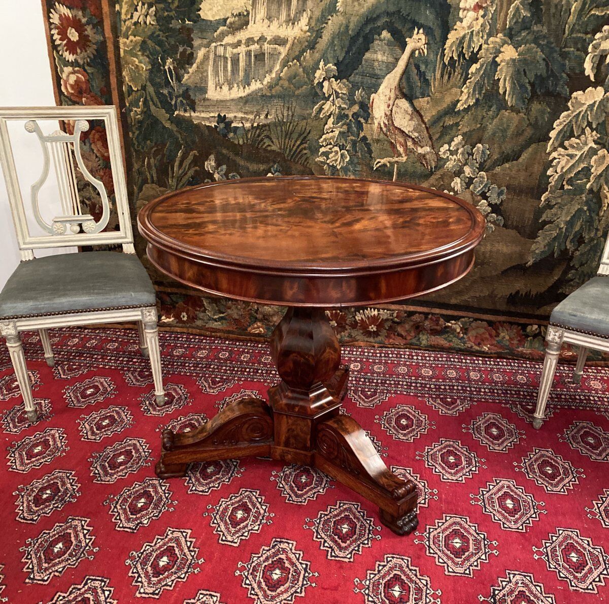 Gueridon in mahogany flame of the 19th century restoration