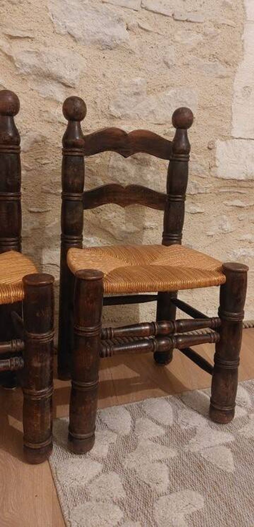 Paire de chaises brutalistes dans le goût de Dudouyt