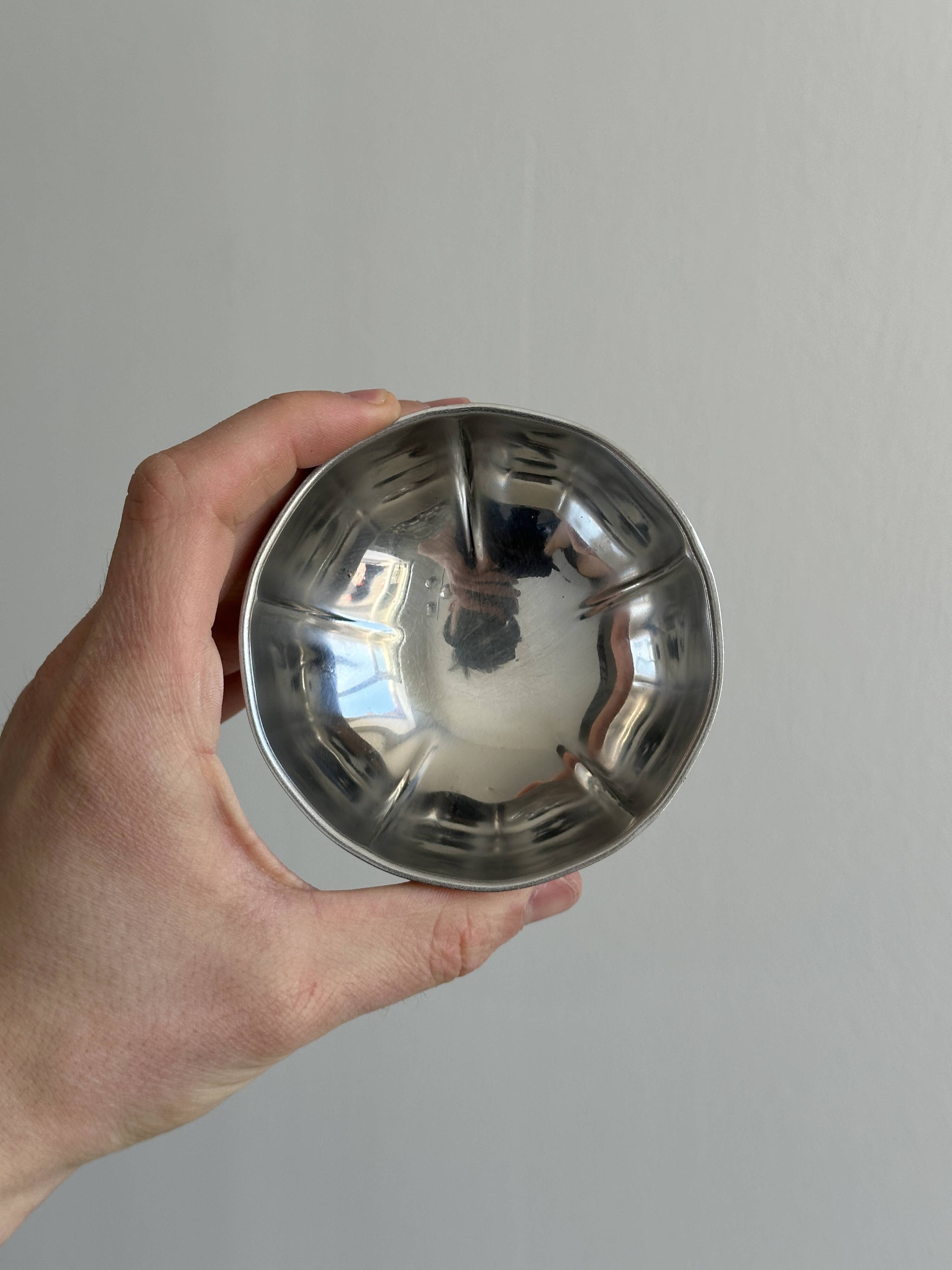 6 stainless steel footed bowls