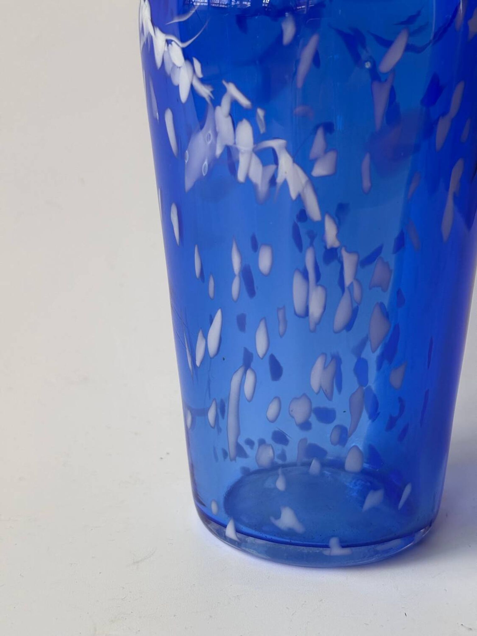 Vase en verre soufflé signé Martine Durand-Gasselin