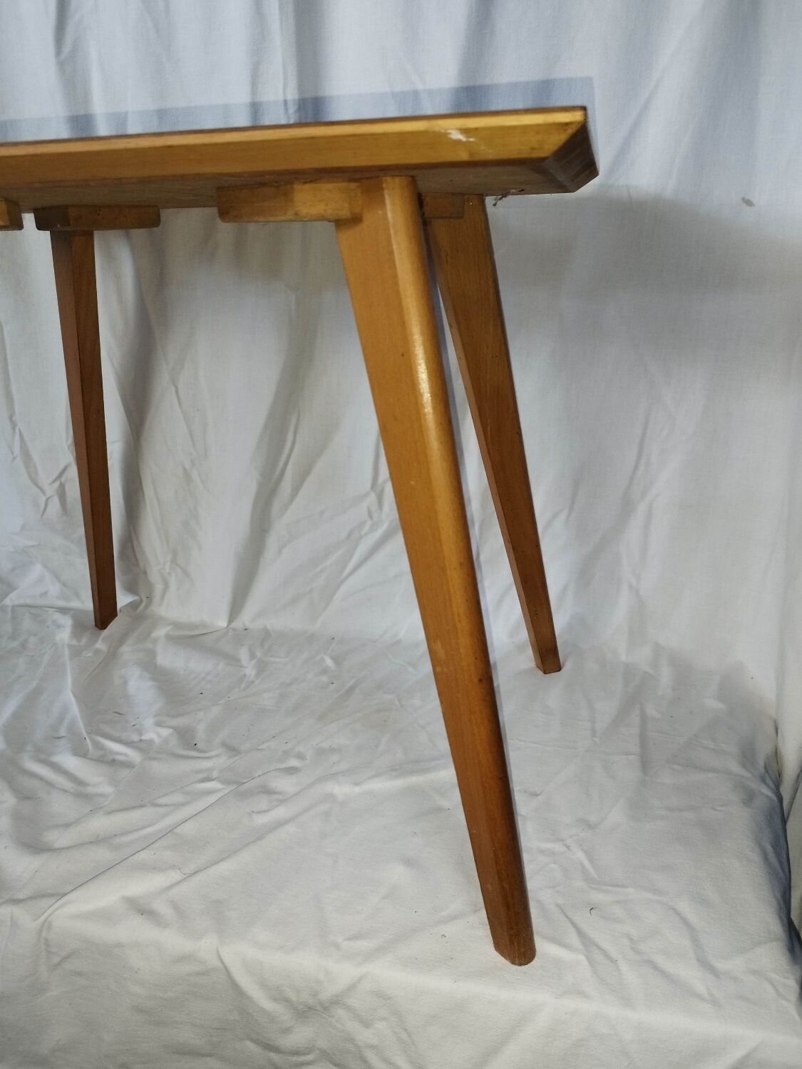 Coffee table from the 50s spindle feet